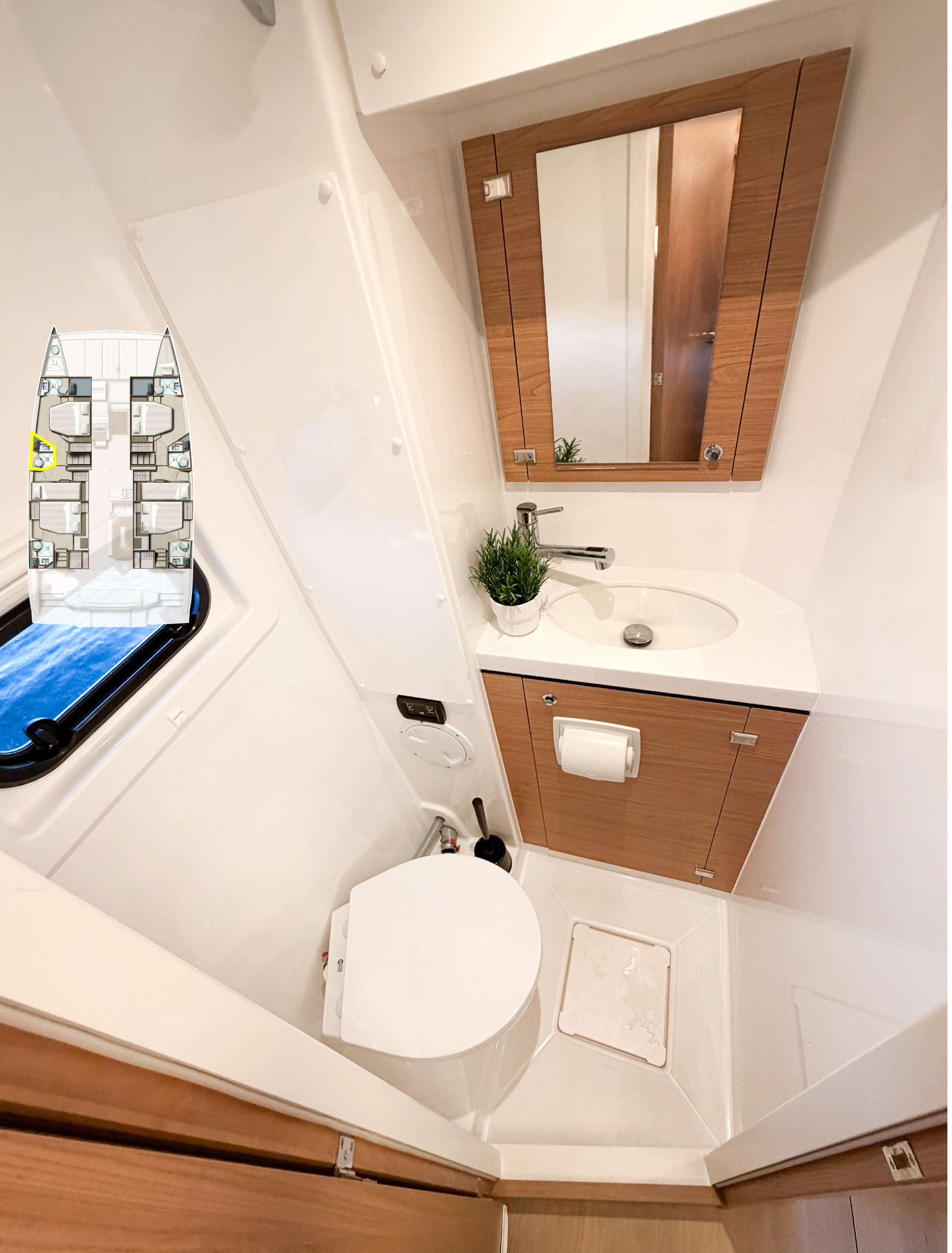 Yacht image 12