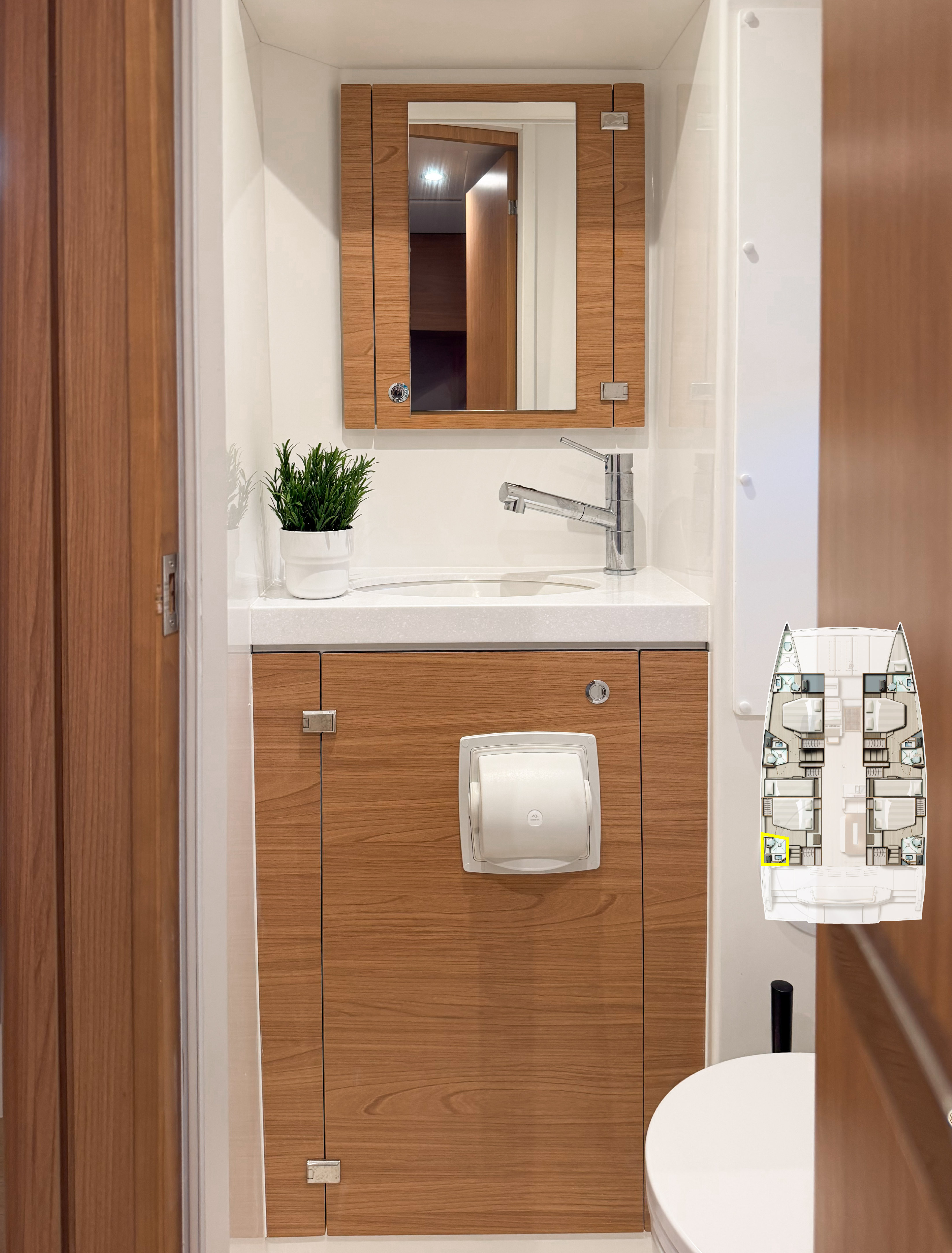 Yacht image 20