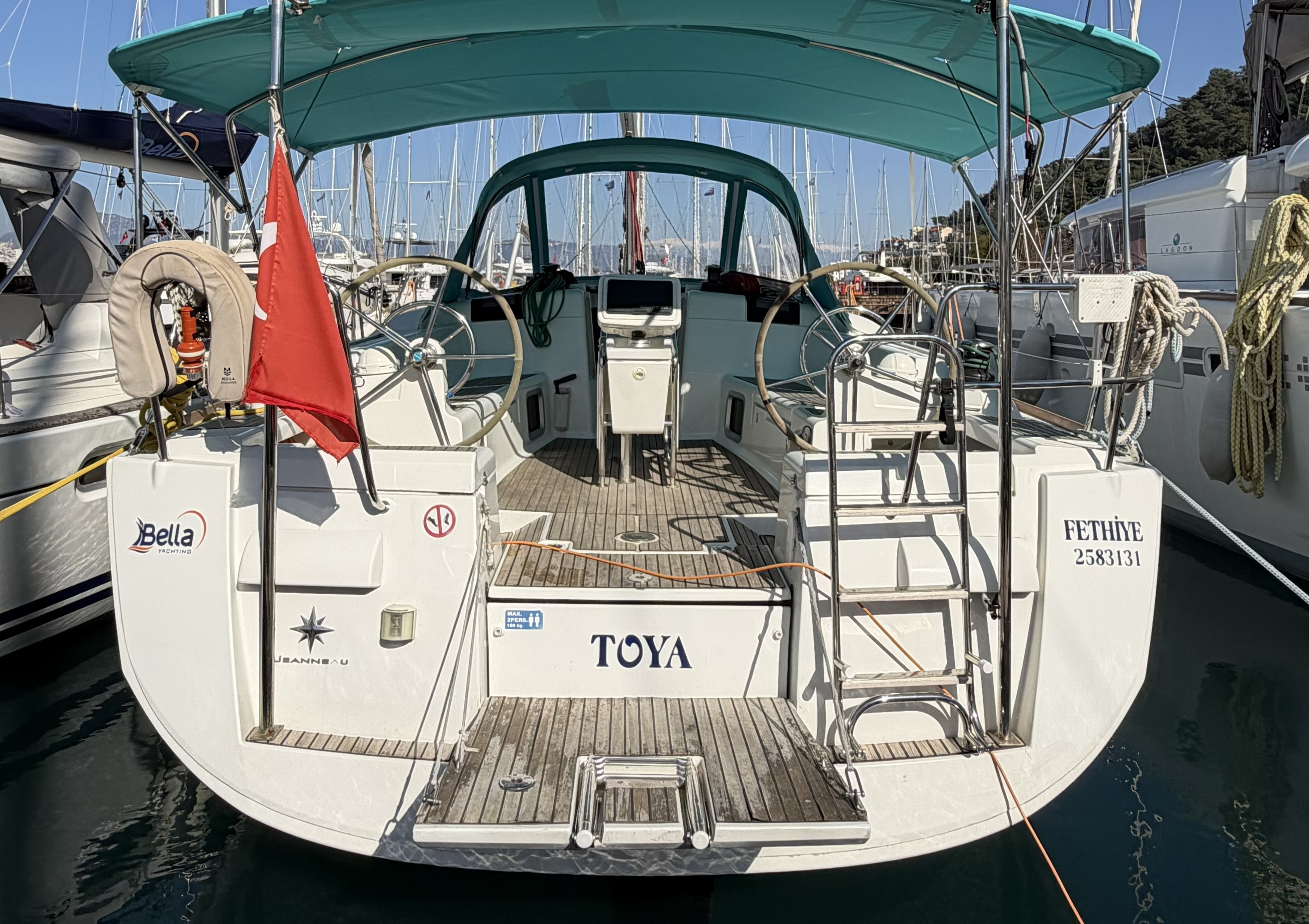 Yacht image 21