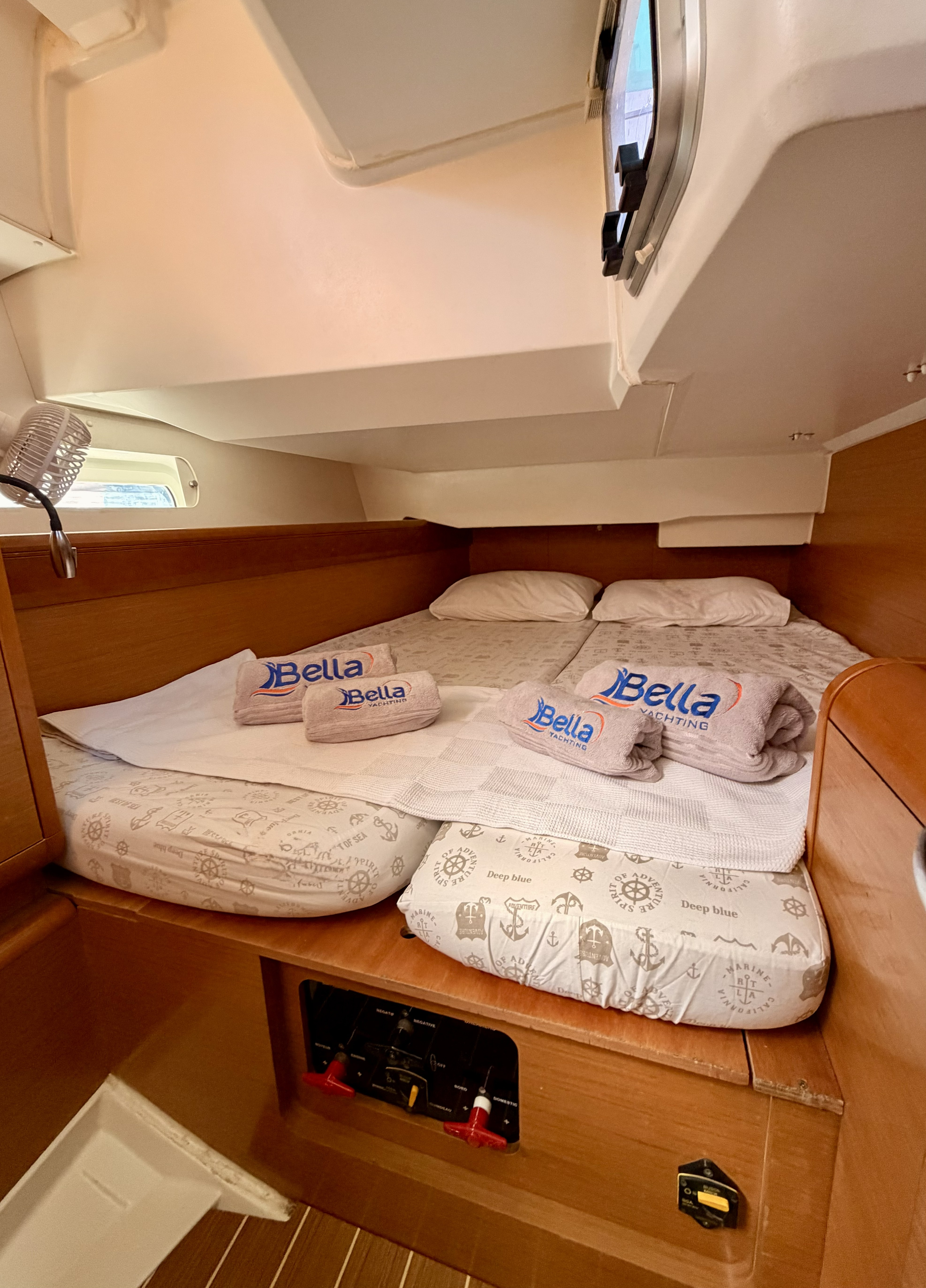 Yacht image 23