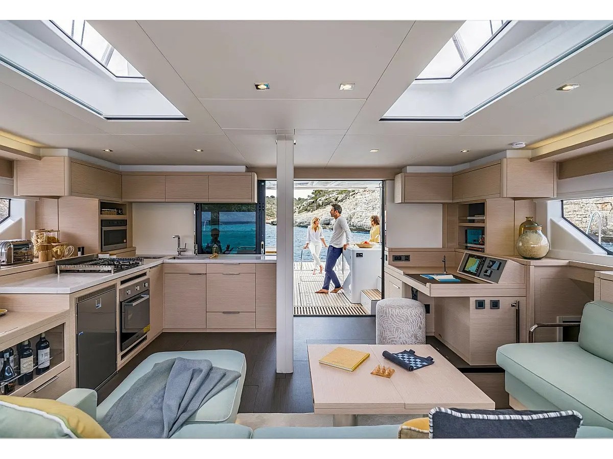 Yacht image 6
