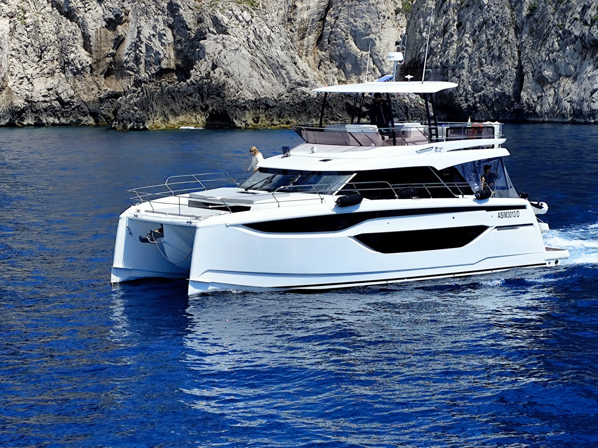 Yacht image 13