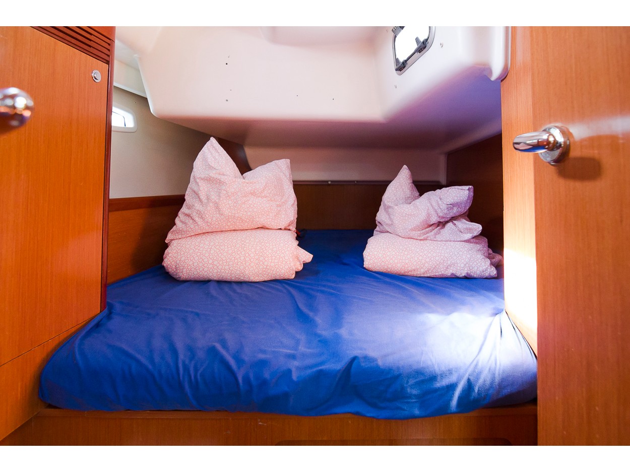 S/Y - Oceanis 43 - 4 Cabins - Built 2009