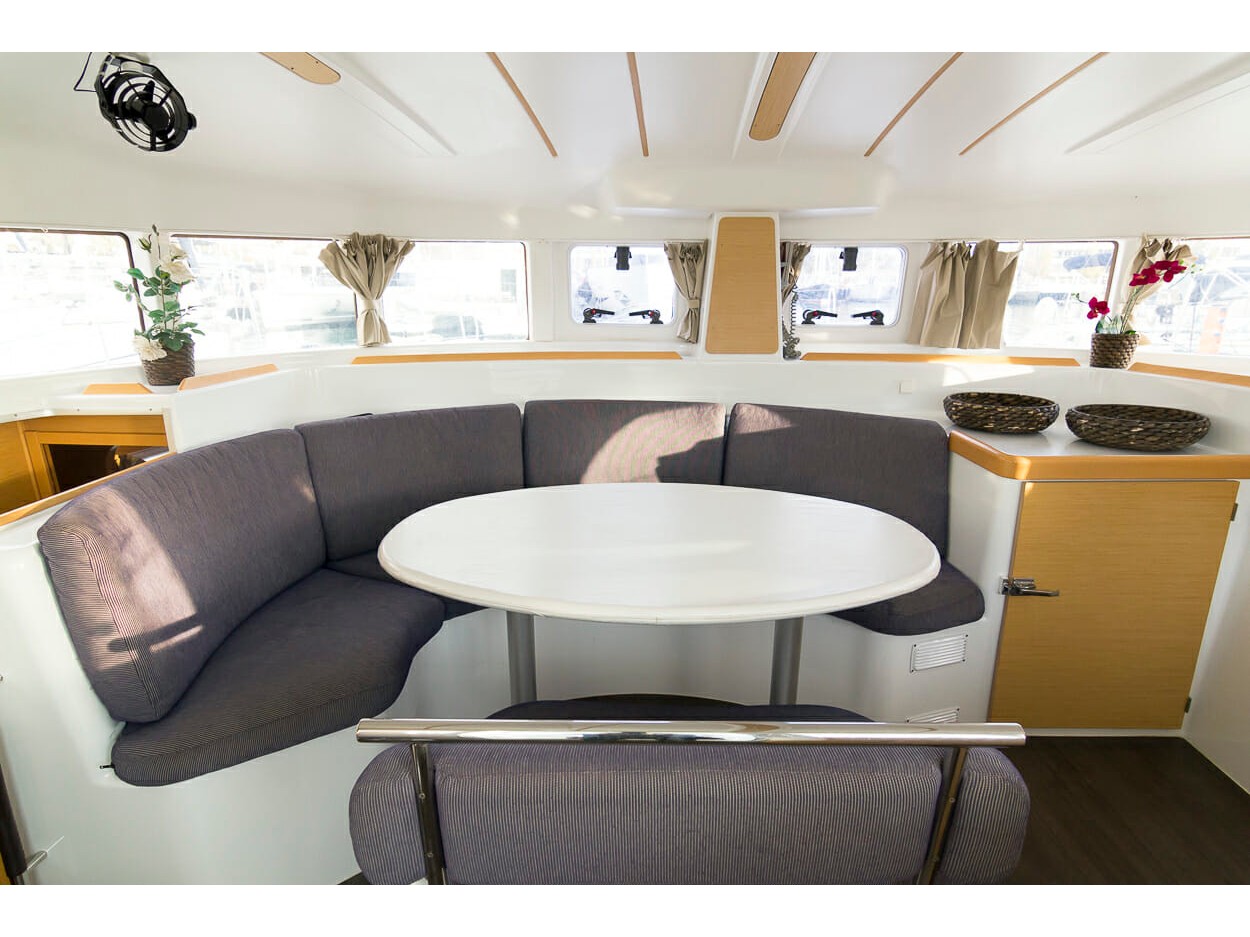 Catamaran - Lagoon 380 - 4 Cabins - Built 2014