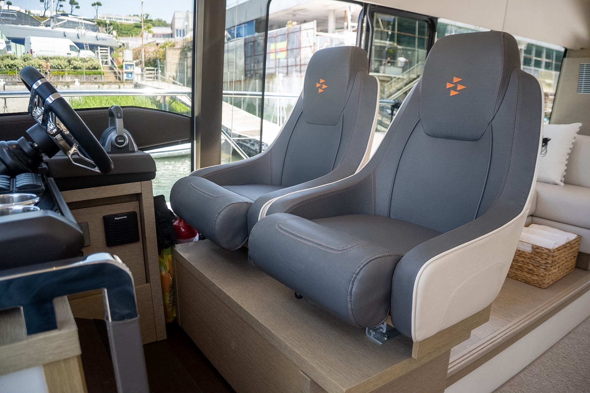 Yacht image 11