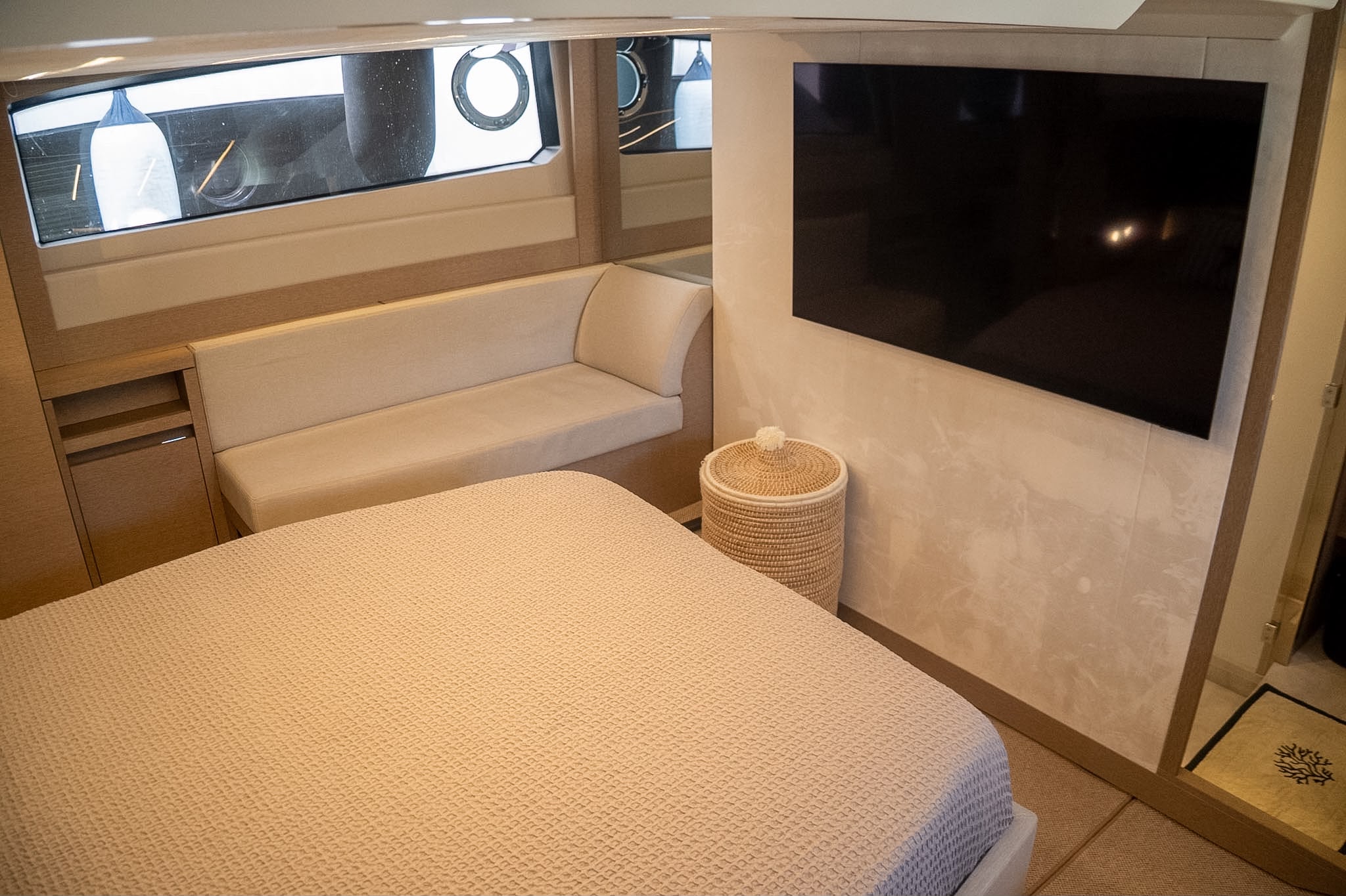 Yacht image 12