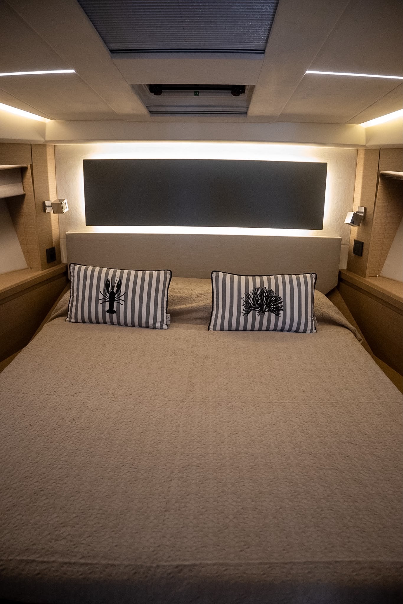 Yacht image 16