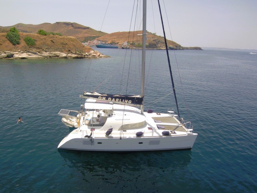 Lagoon 380 S2 (2011) – Oh Darling | NEW engines, electric winch, solar panel
