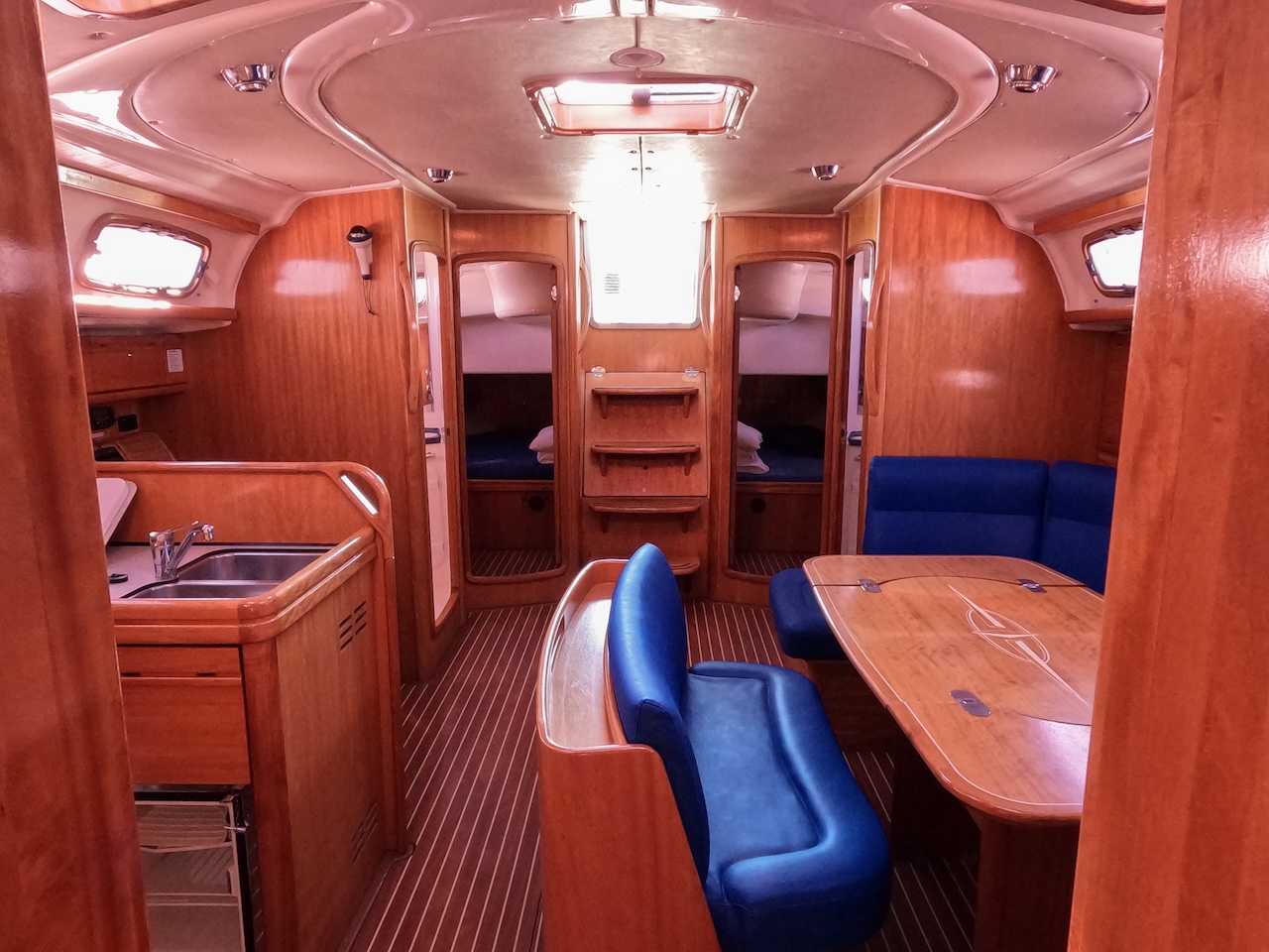 Secondary yacht image