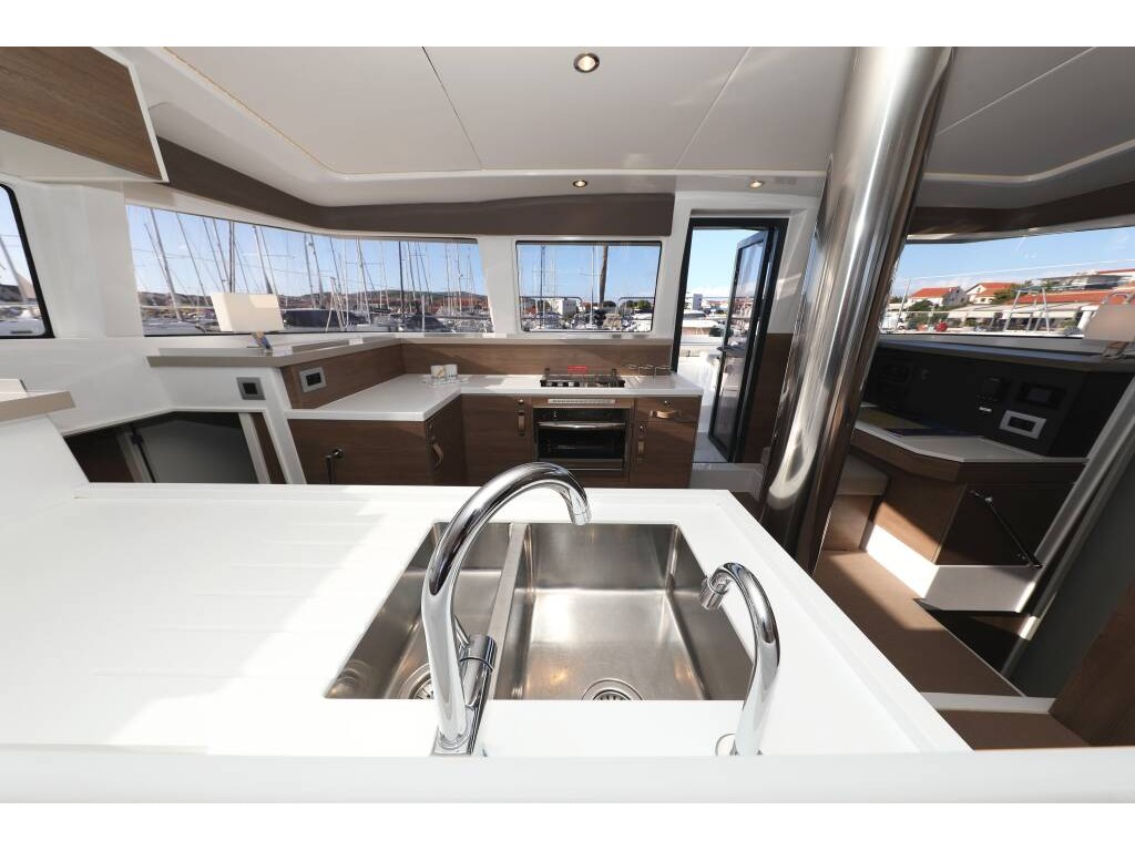 Yacht image 8