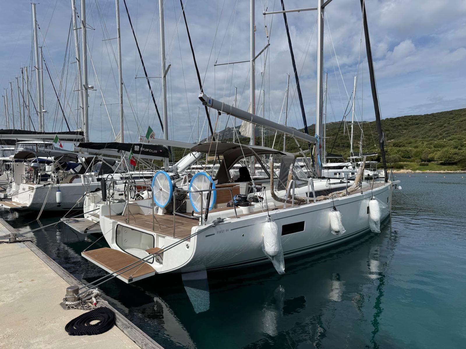 Yacht image 10