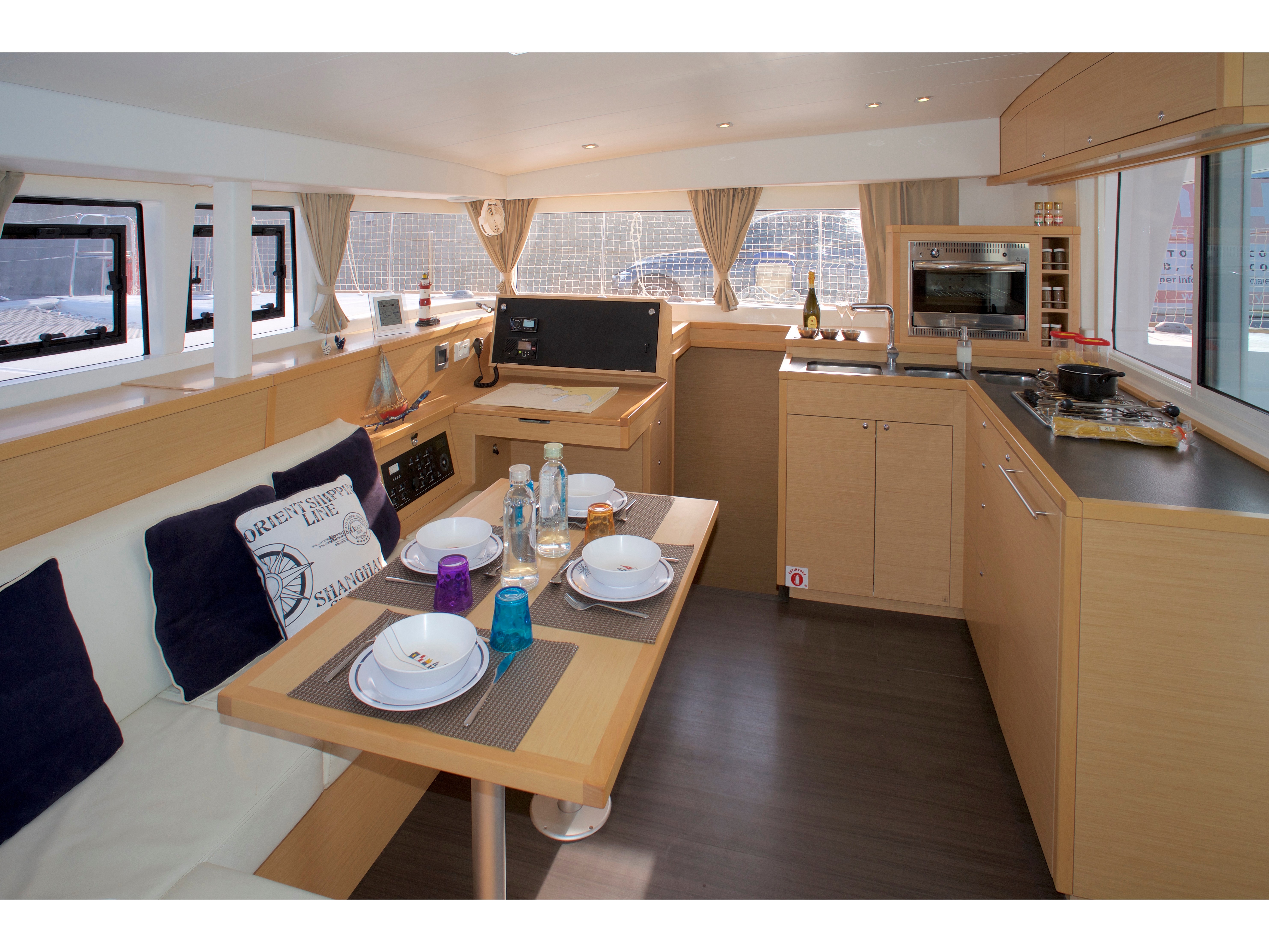 Catamaran - Lagoon 400 S2 - 4 Cabins - Built 2016
