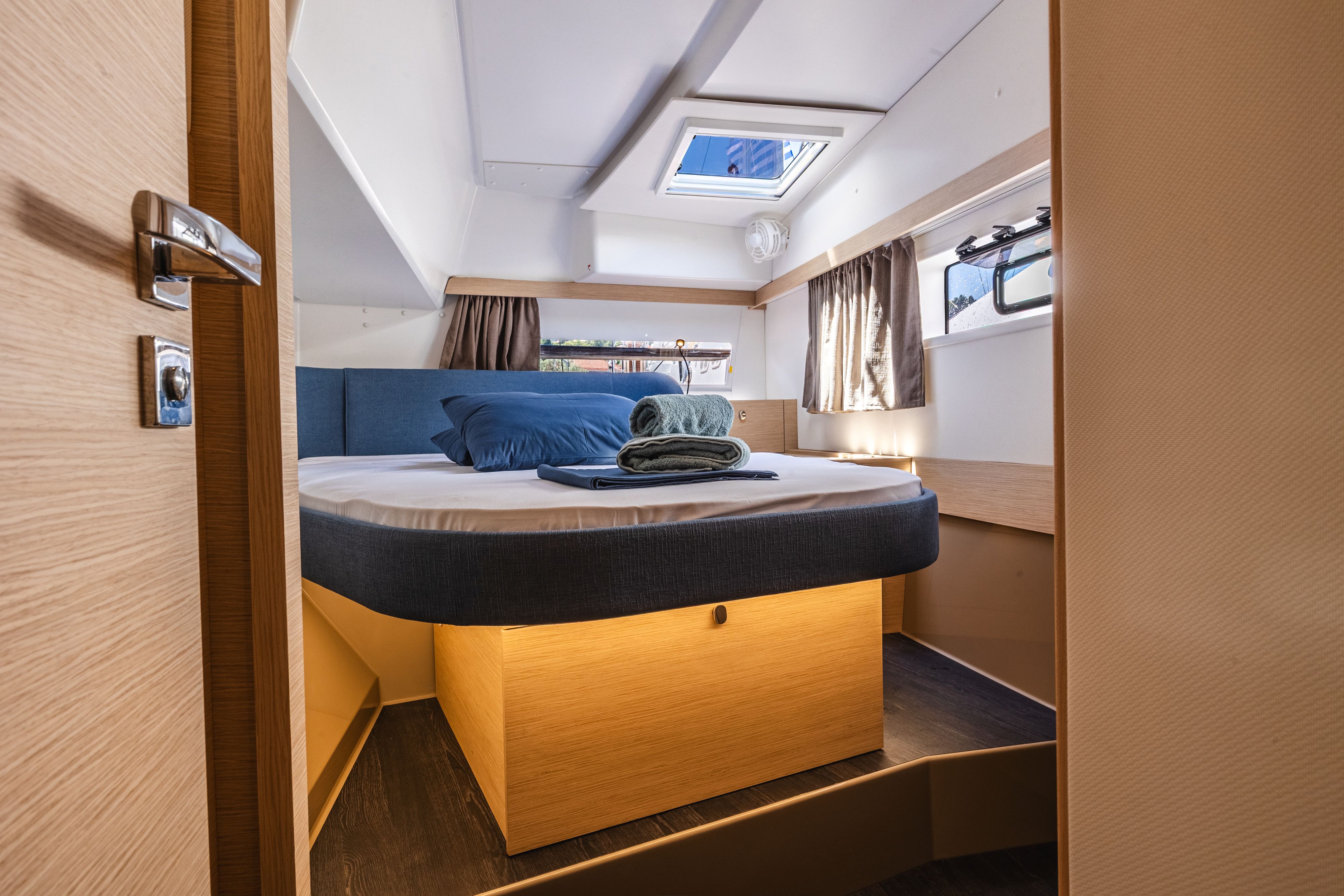 Yacht image 14