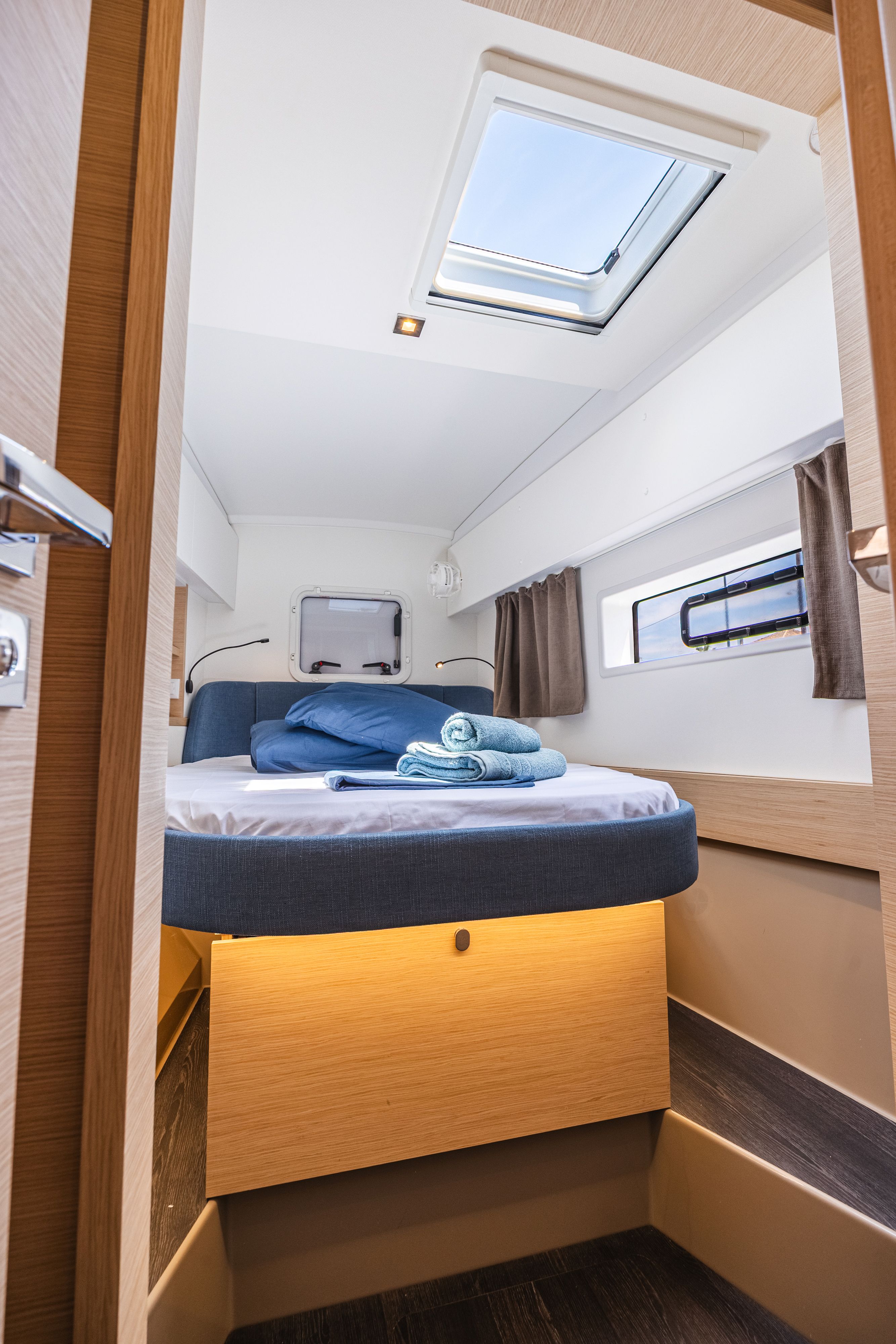 Yacht image 34