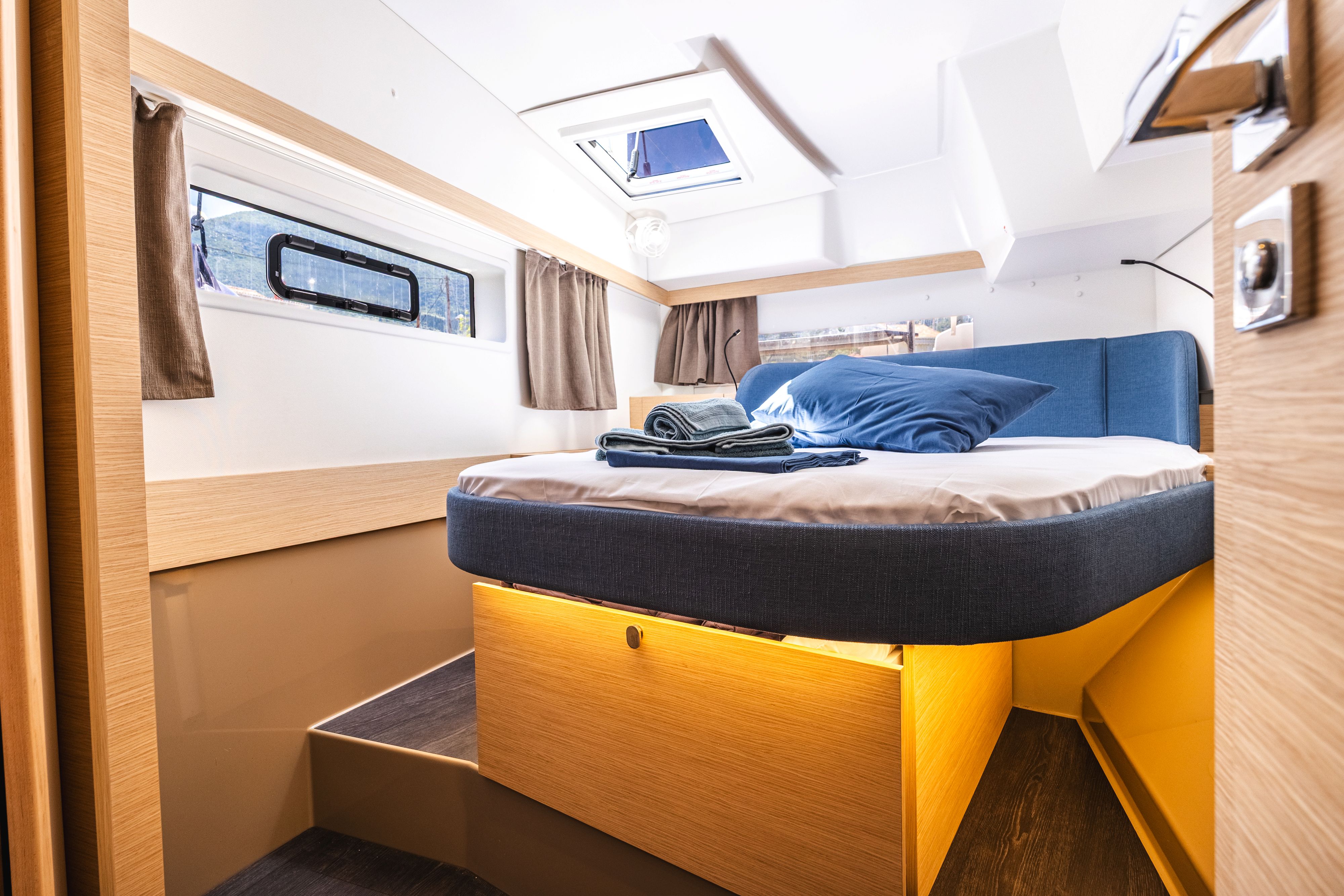 Yacht image 25