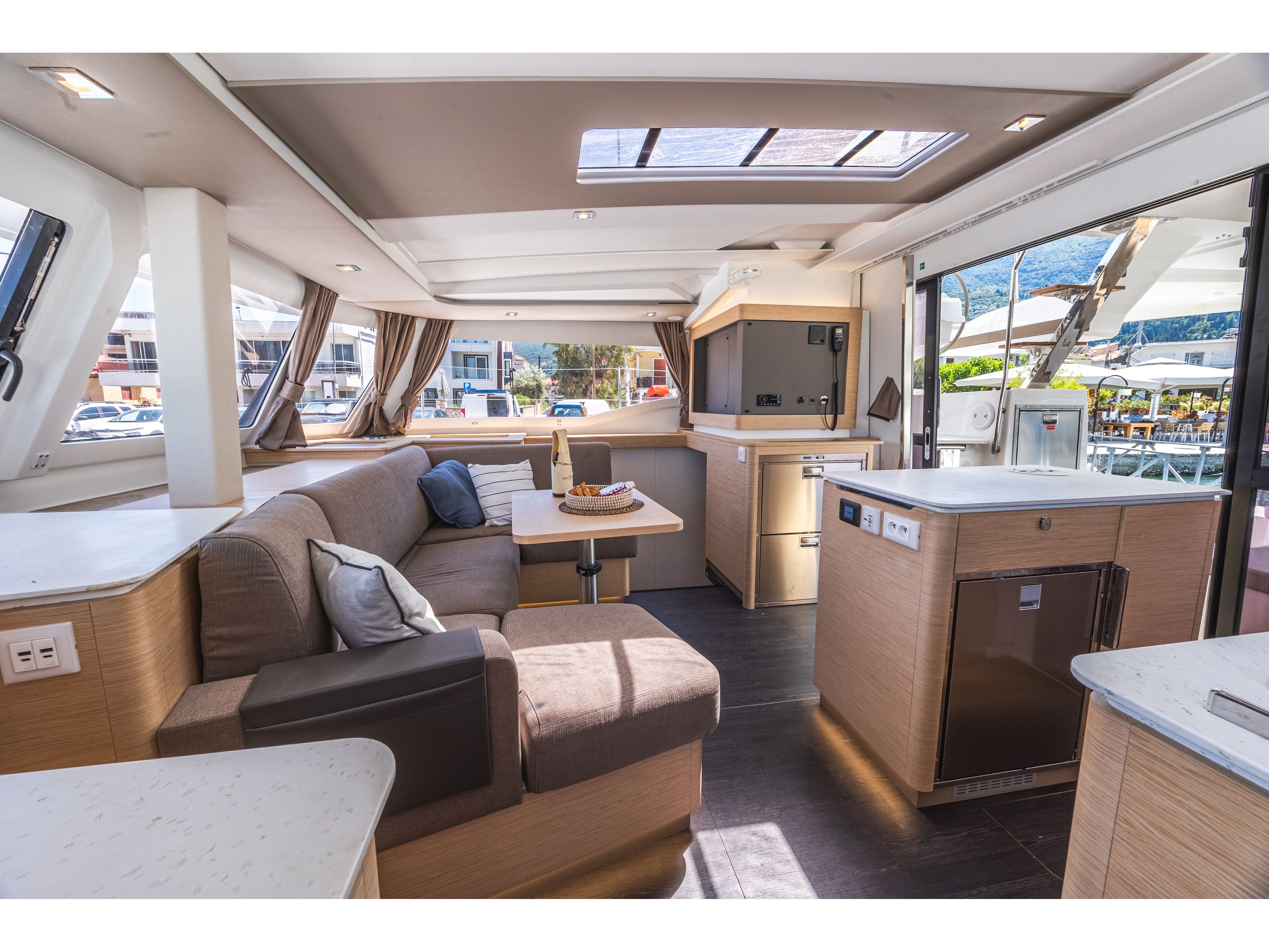 Yacht image 6
