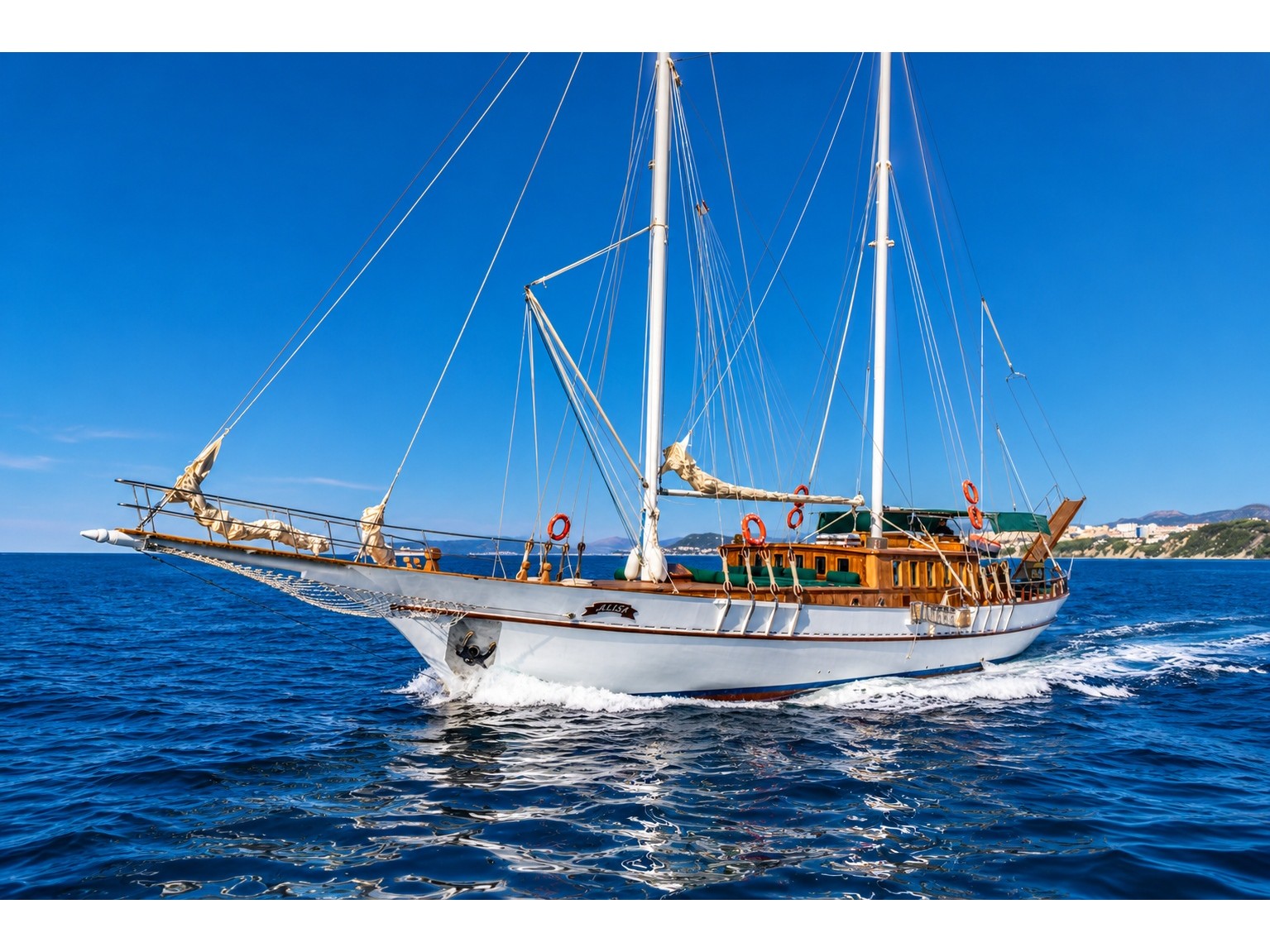 Alisa yacht charter photo