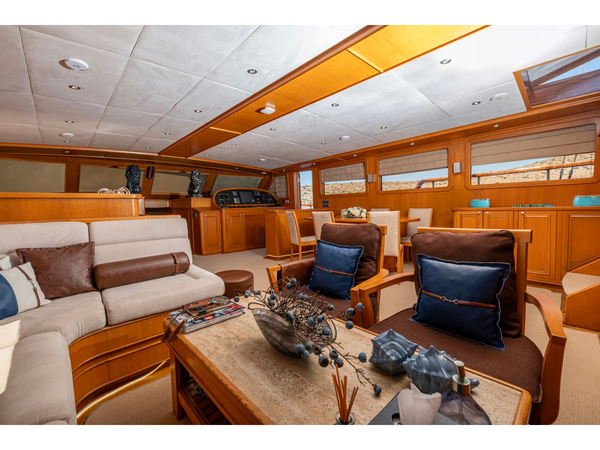 Premium +, Interior image