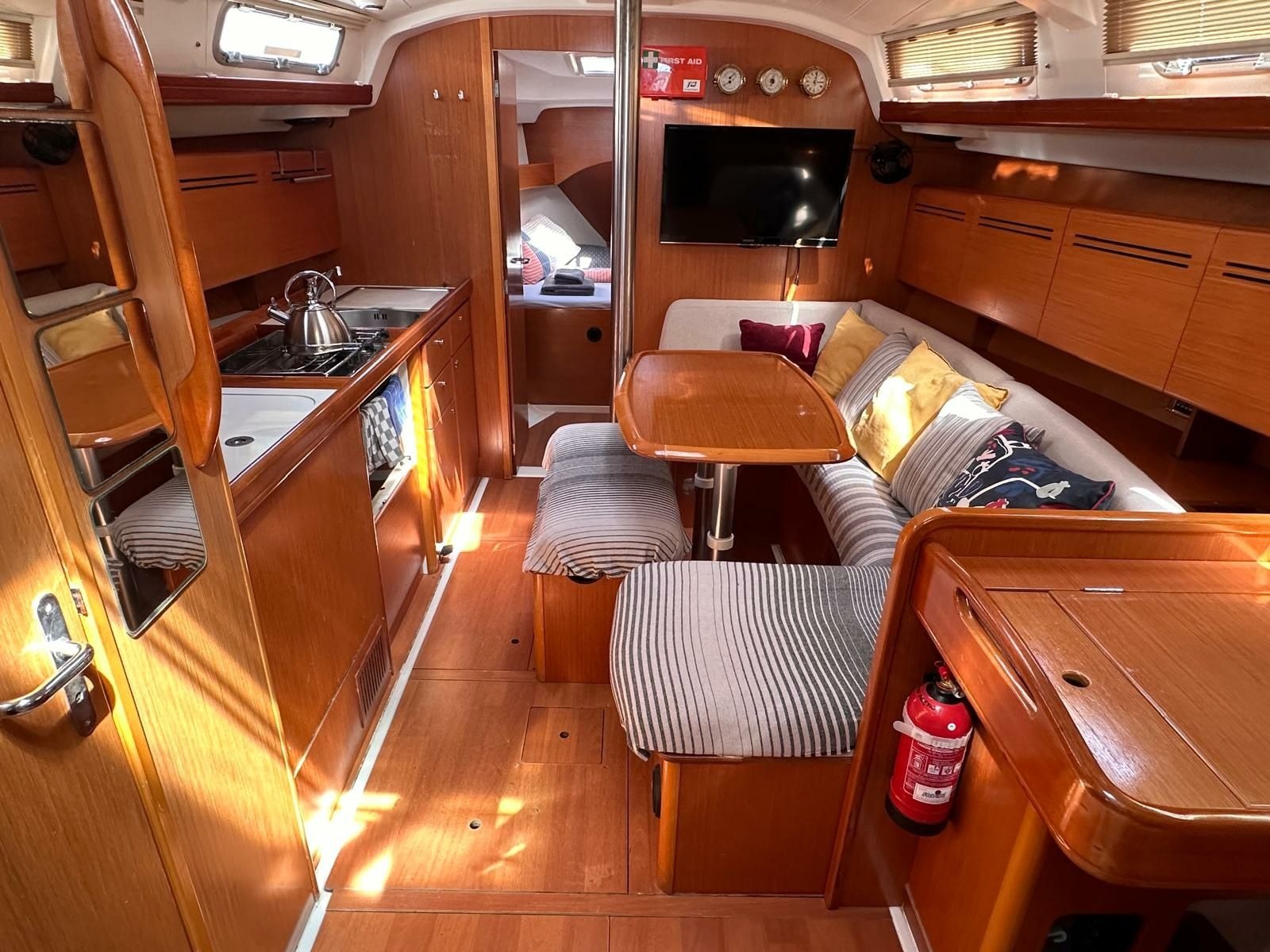 Miss Aleyna, Interior image