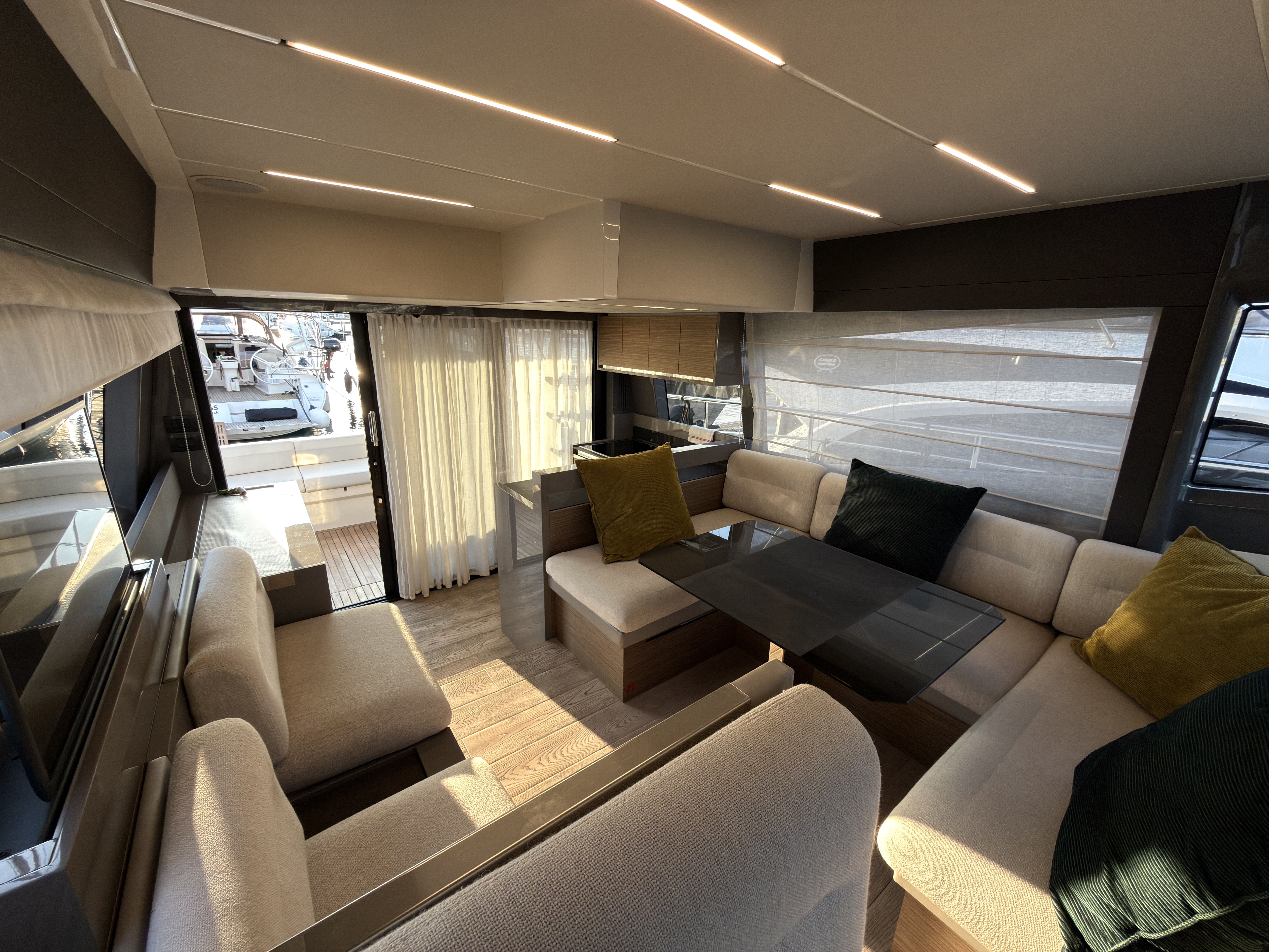 Yacht image 25
