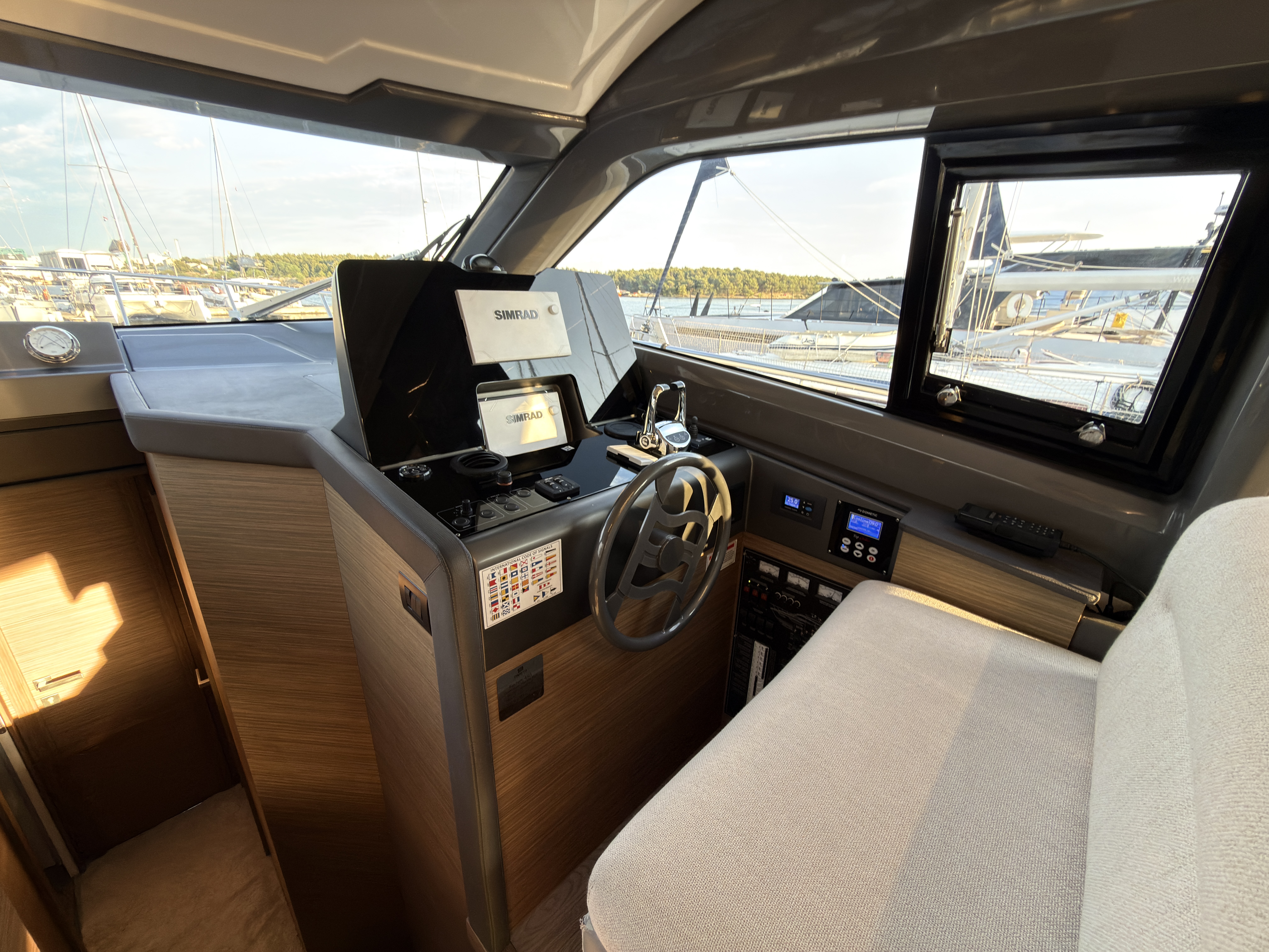 Yacht image 30