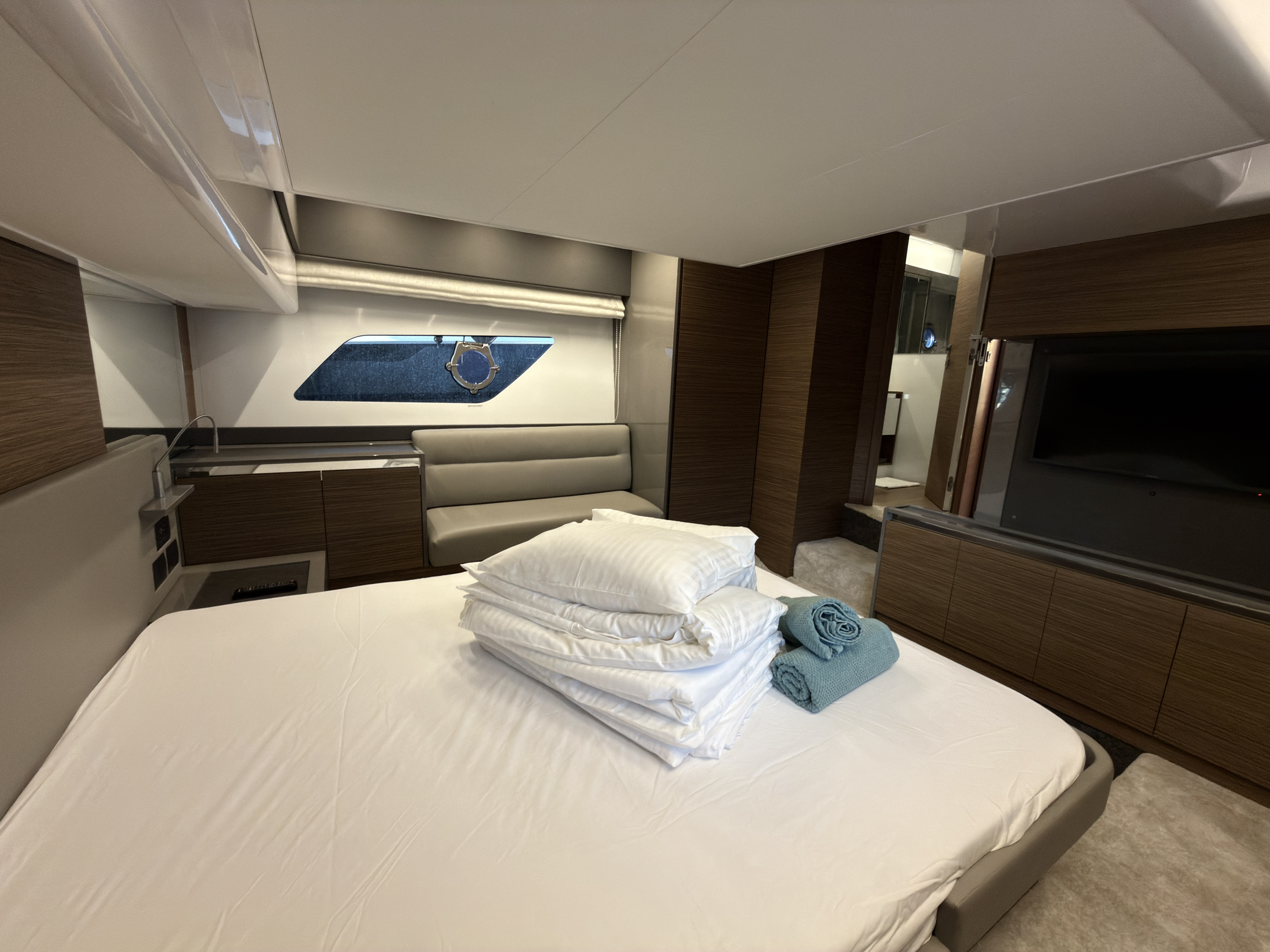 Yacht image 13