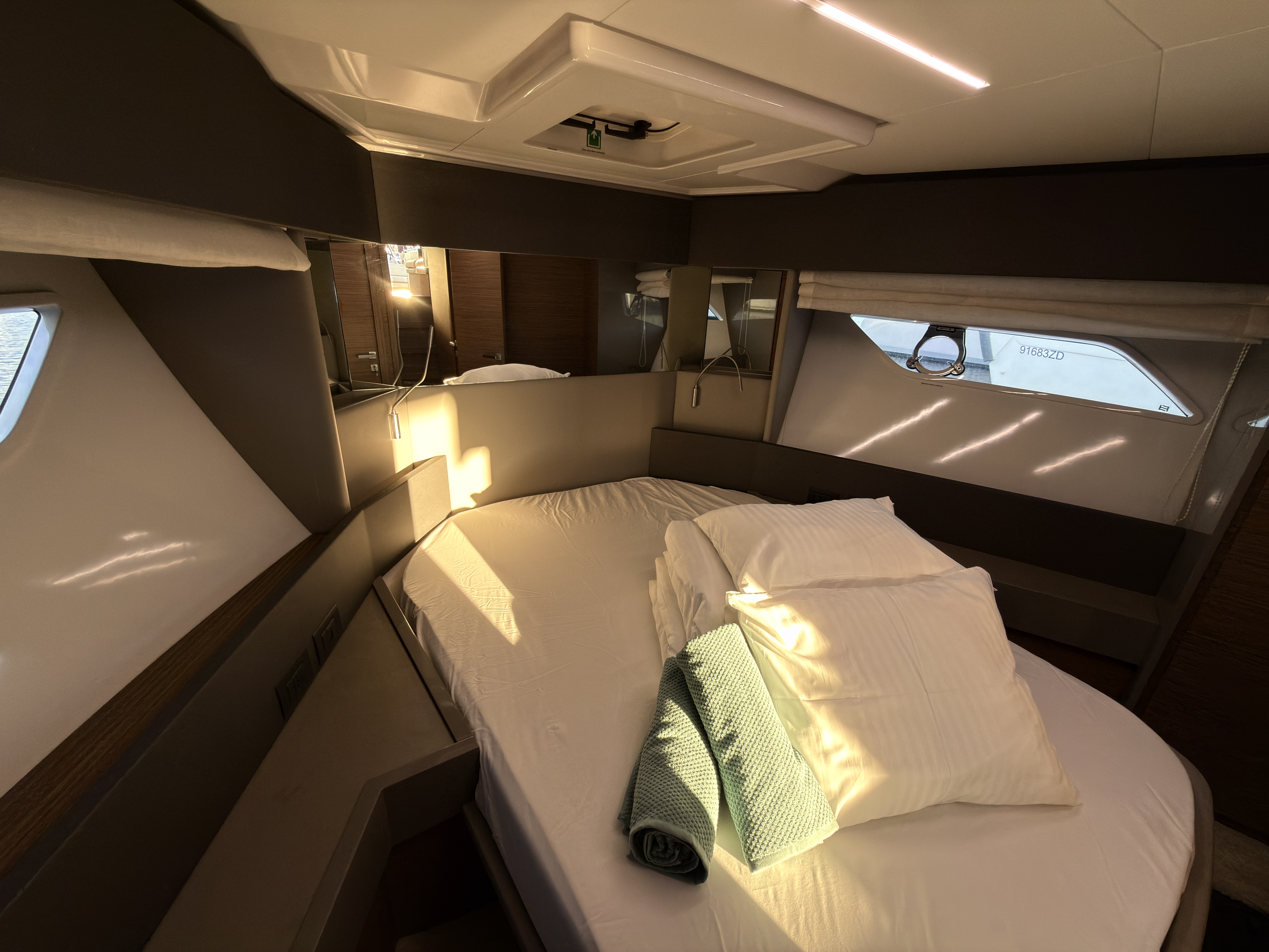 Yacht image 17