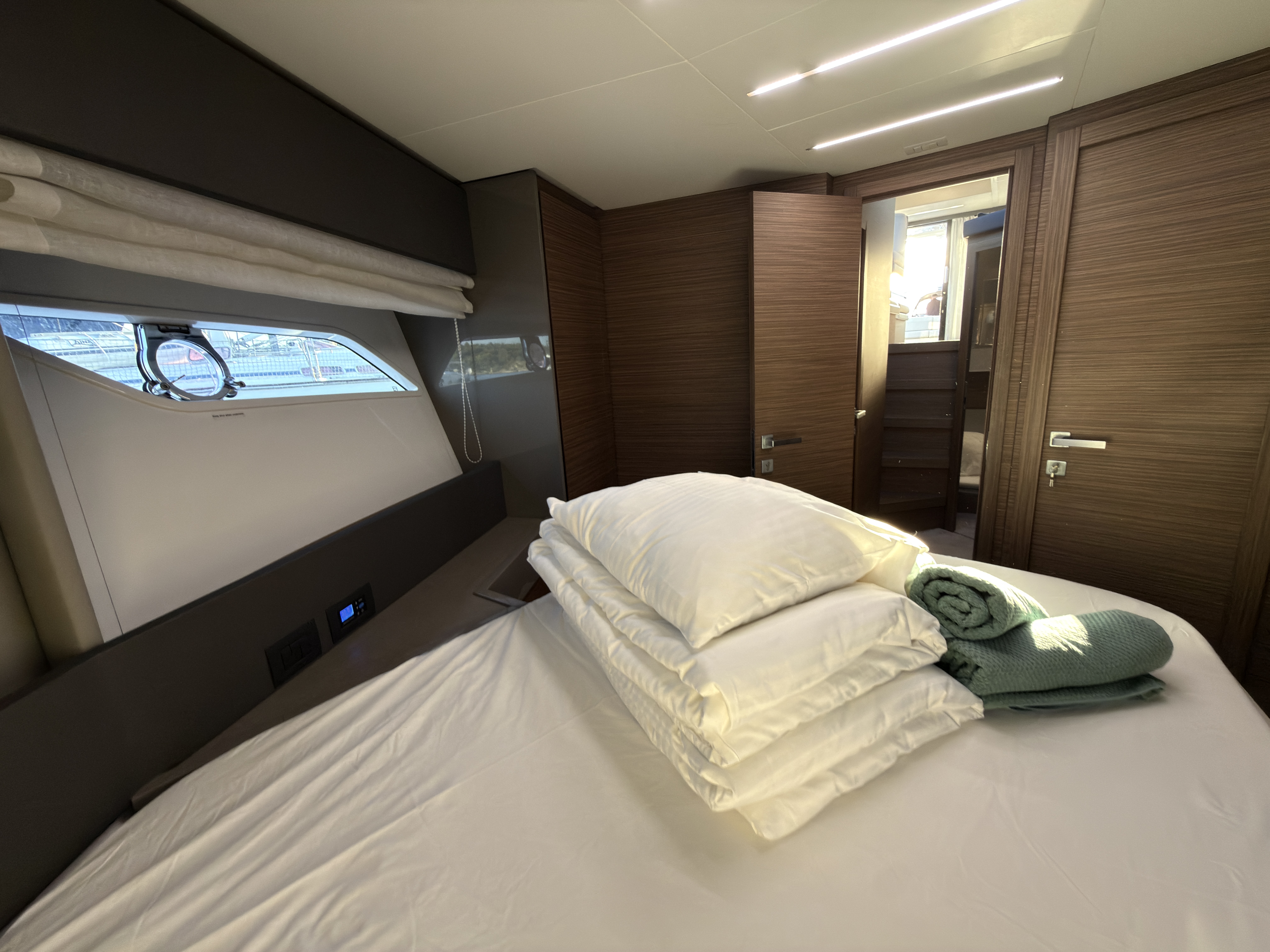 Yacht image 12