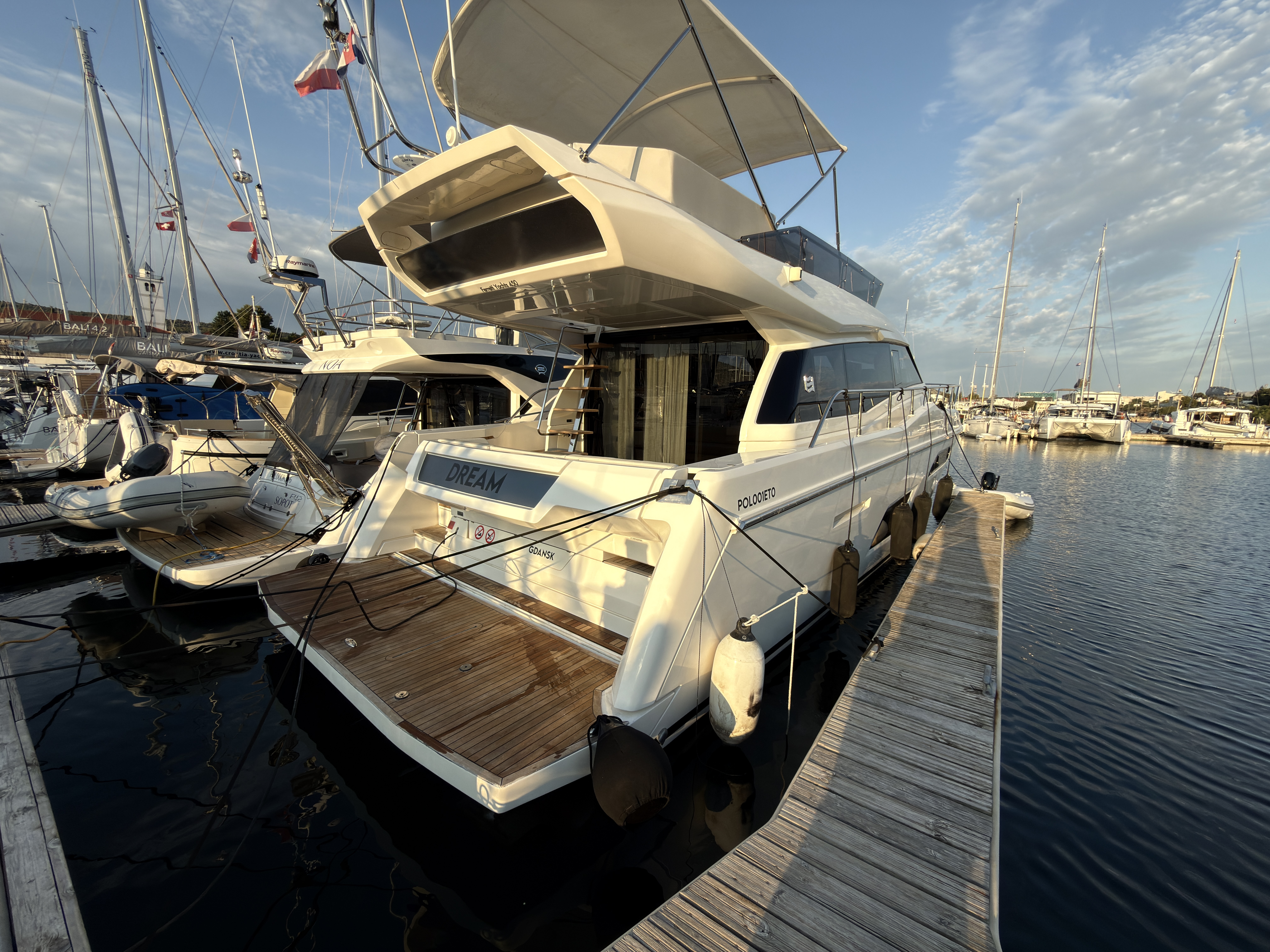 Yacht image 15