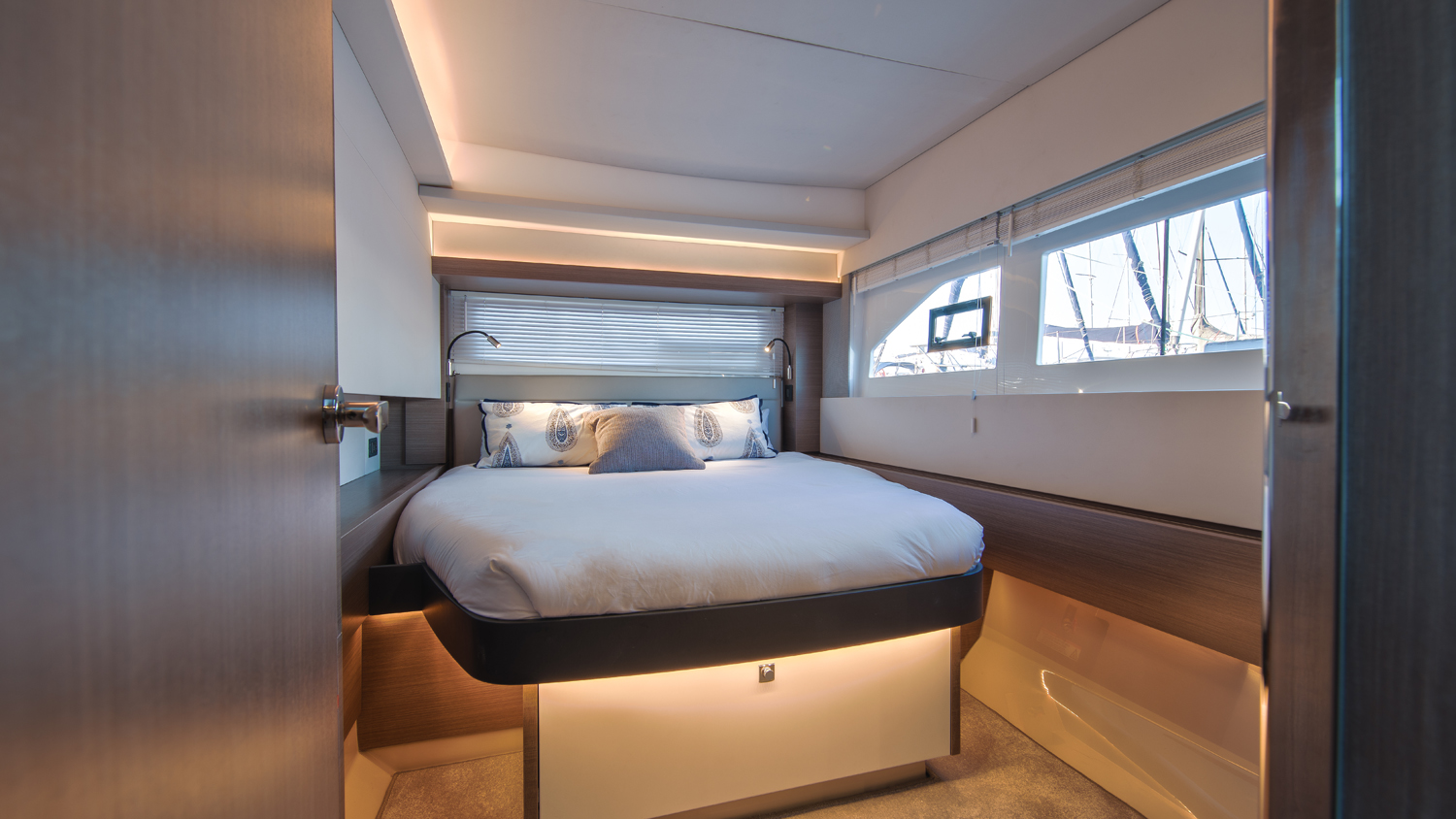 Moorings 534 PC Crewed