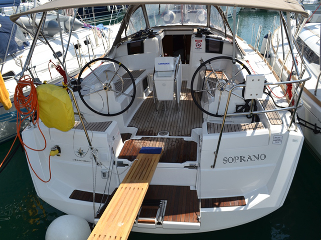 Sun Odyssey 379