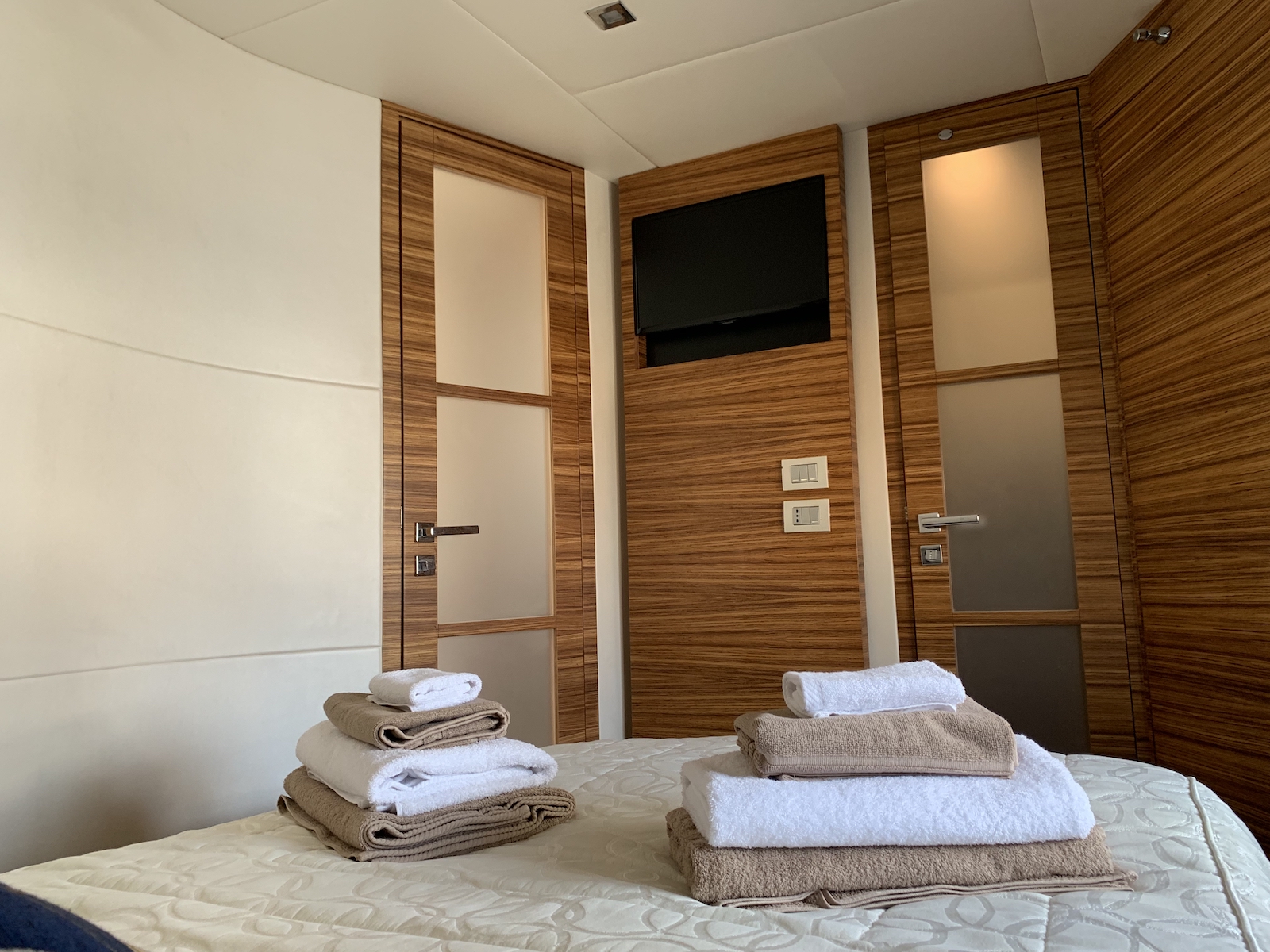 фото Absolute 52 FLY 14