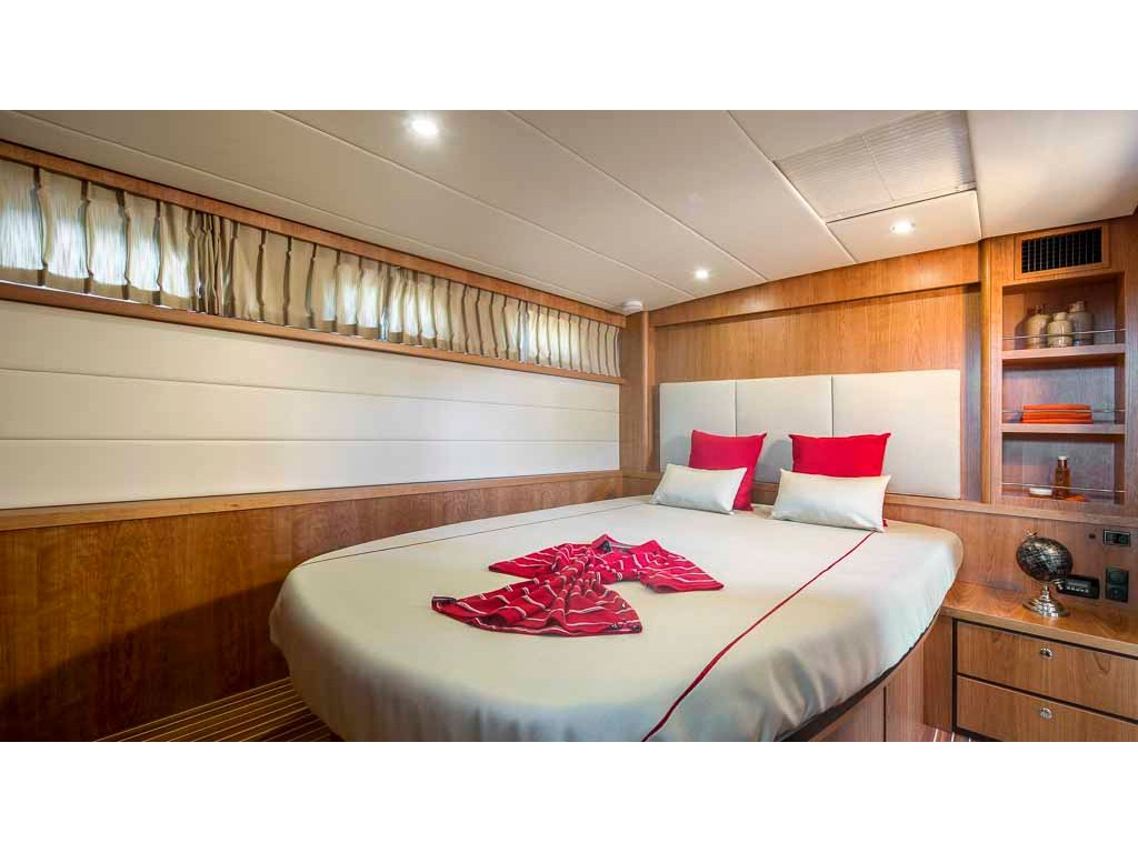 صور Linssen Grand Sturdy 40.0 AC 2