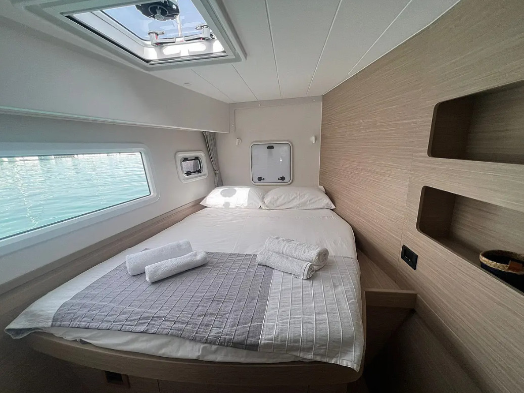 Lagoon 42
