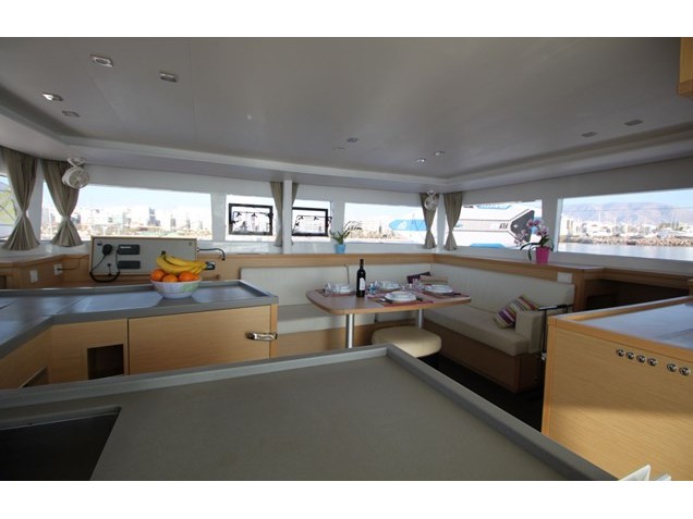 фото Lagoon 450  Flybridge 1