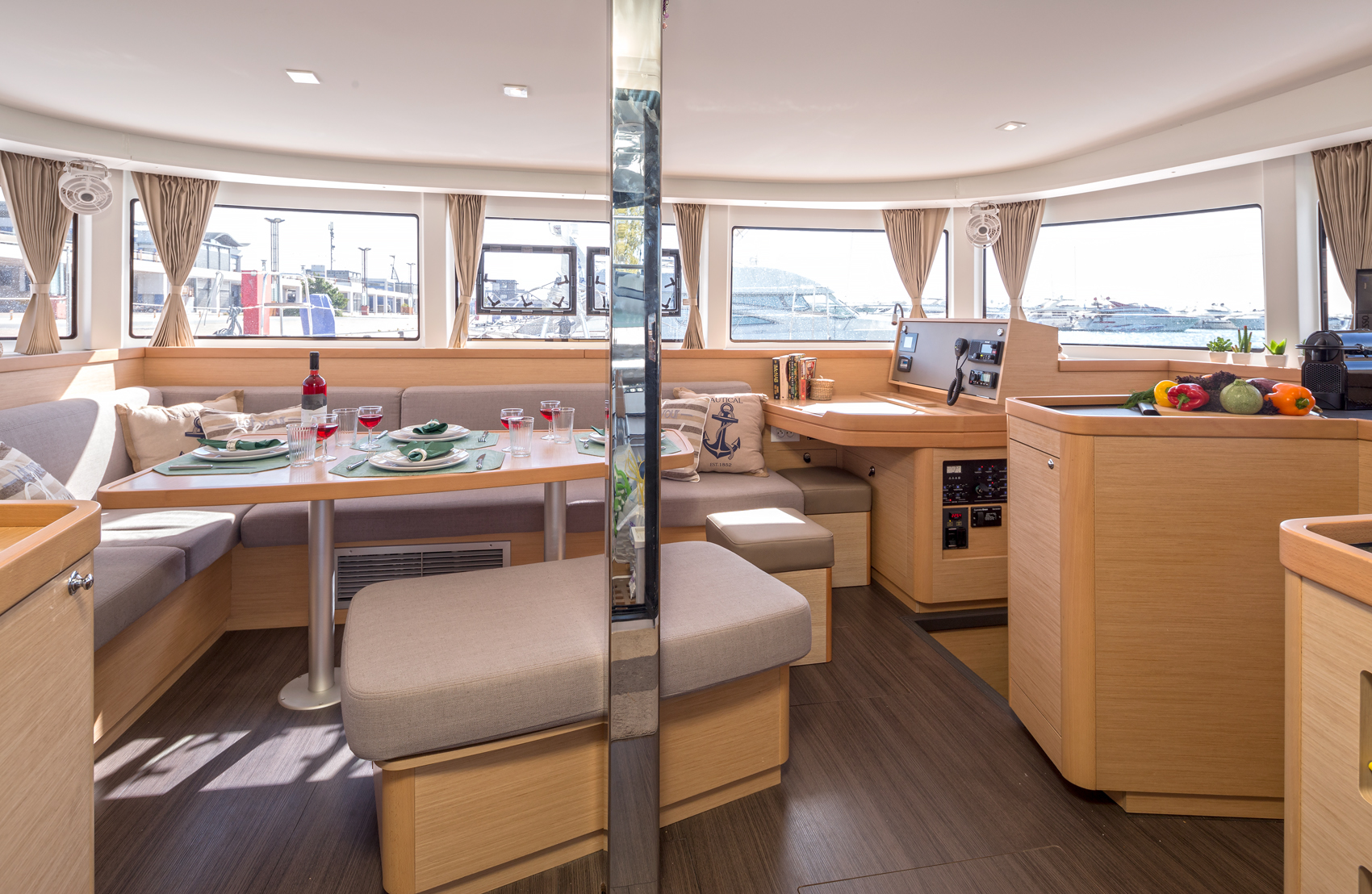 SUNSHINE, Interior image