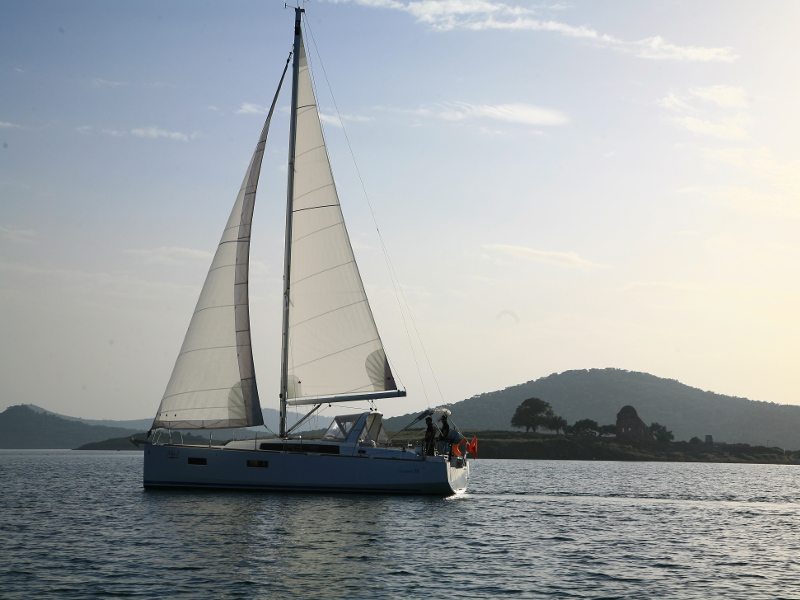 Oceanis 38