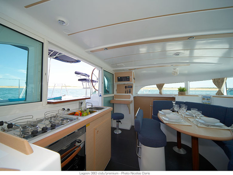 صور Lagoon 380 2