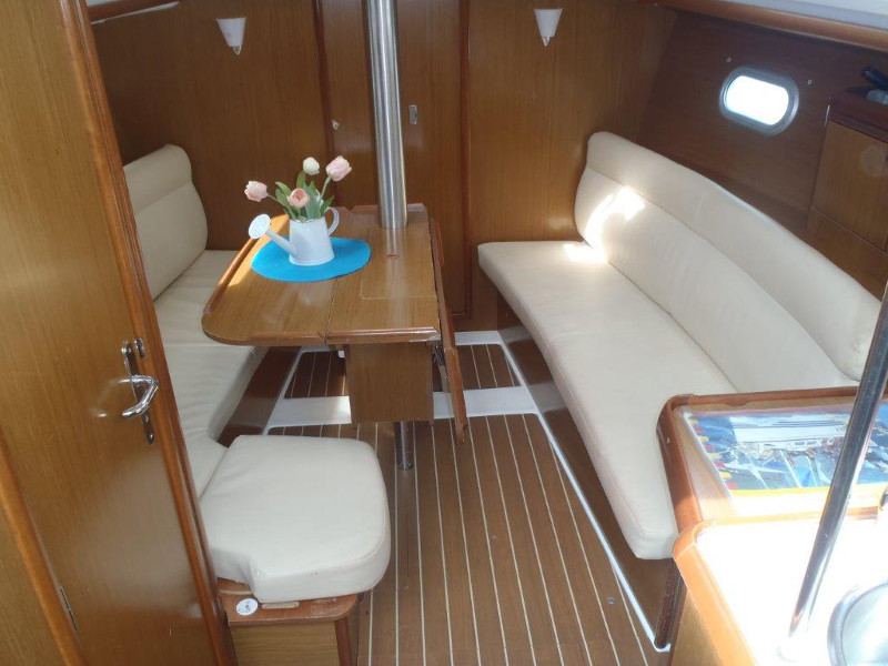 фото Sun Odyssey 32i 2