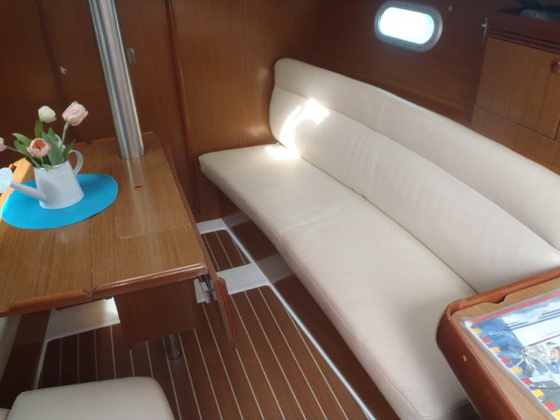 фото Sun Odyssey 32i 8