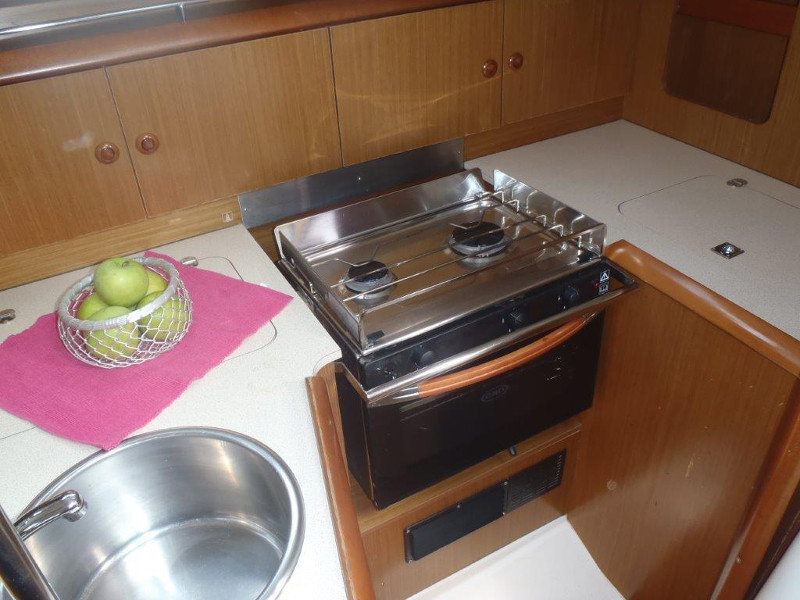 фото Sun Odyssey 32i 10