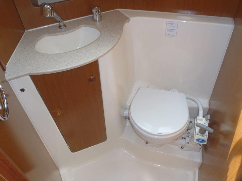 фото Sun Odyssey 32i 11