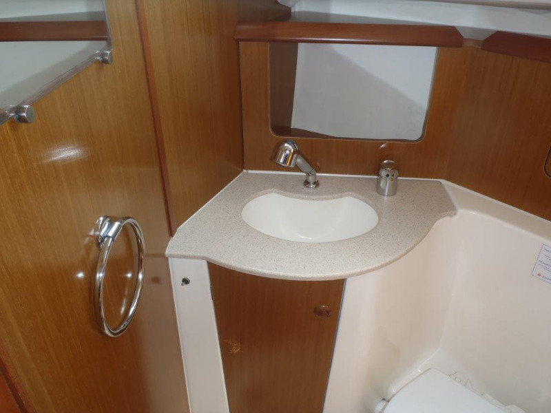 фото Sun Odyssey 32i 12