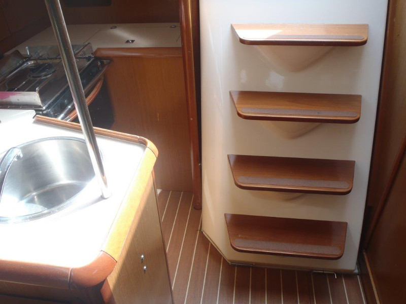 фото Sun Odyssey 32i 13