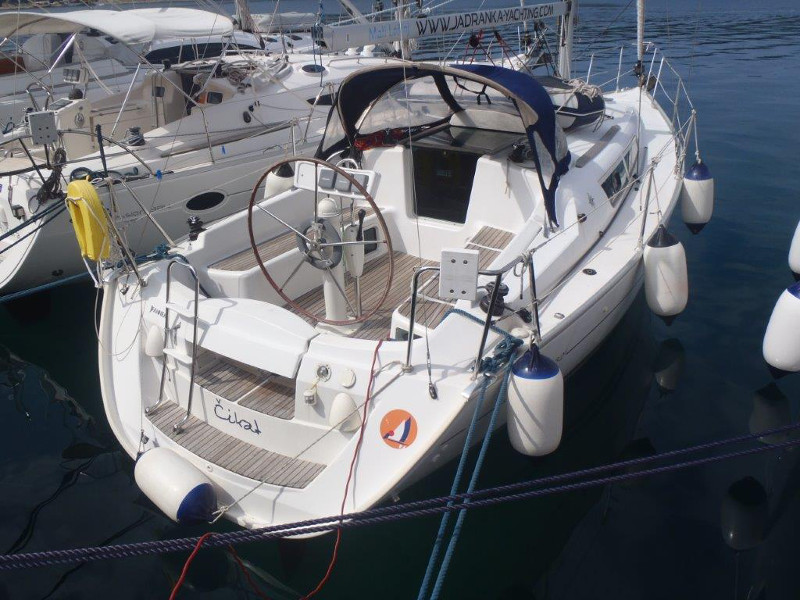 фото Sun Odyssey 32i 15