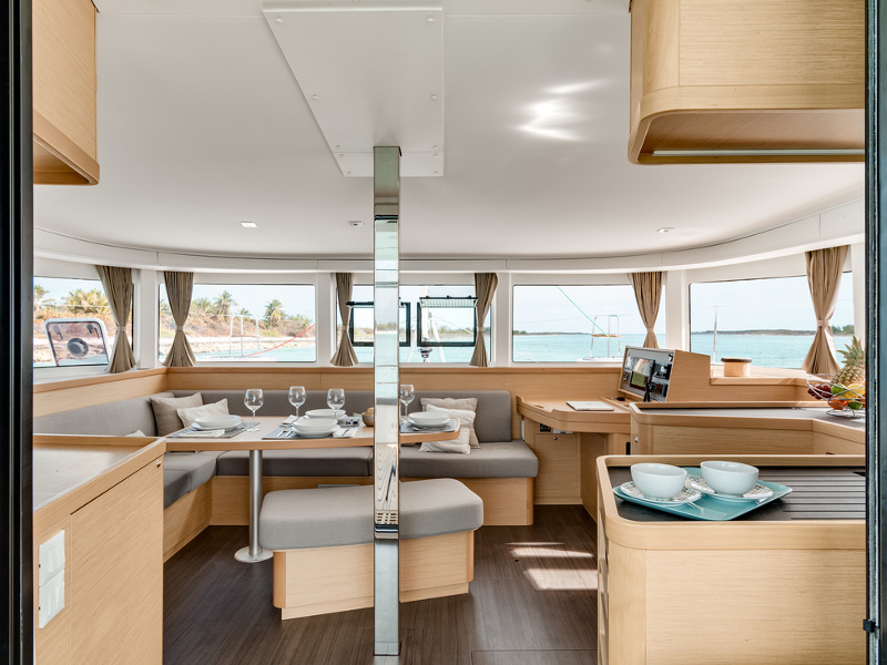 SUNSHINE, Interior image