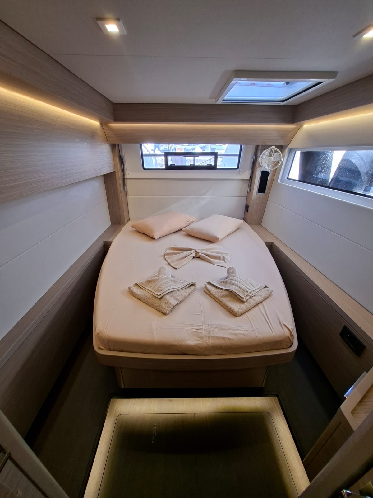 Yacht image 19