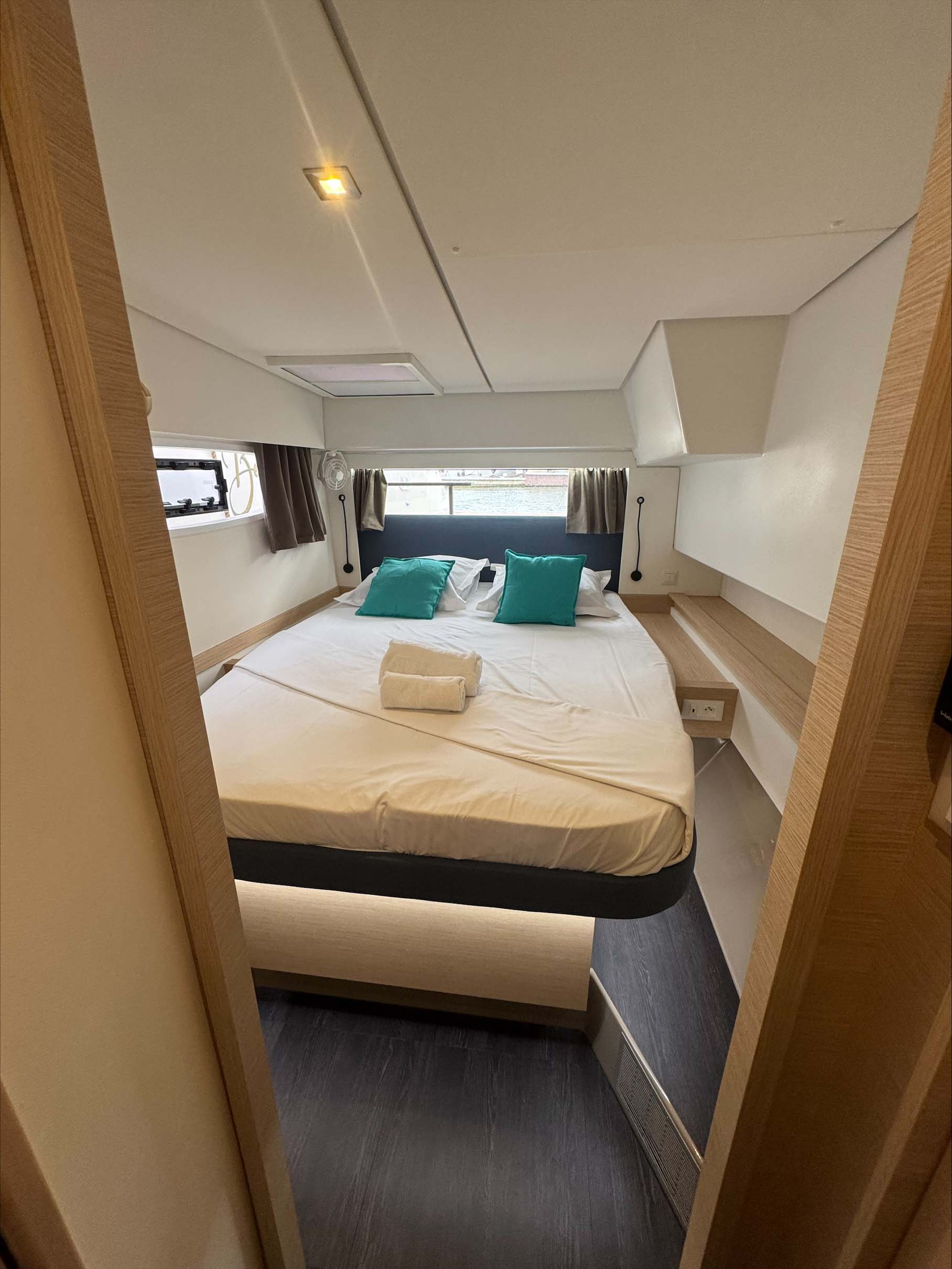 Yacht image 13