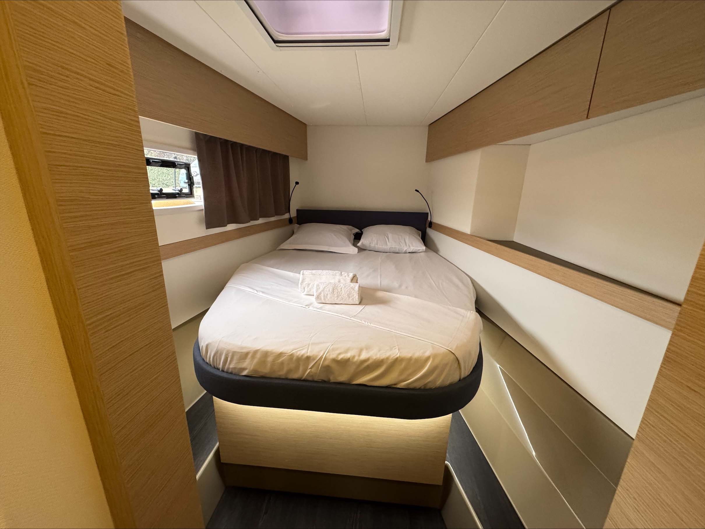 Yacht image 12