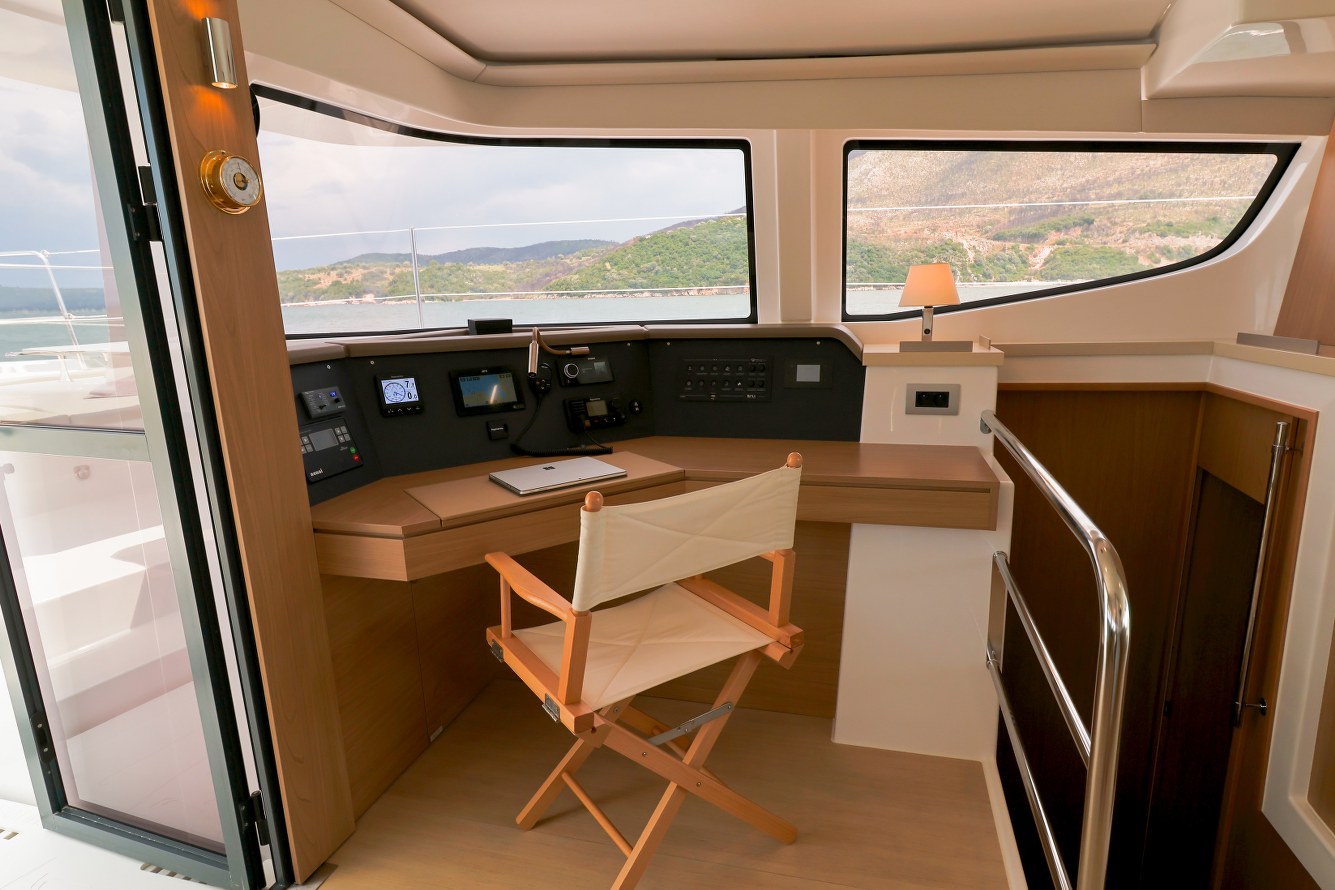 Yacht image 12